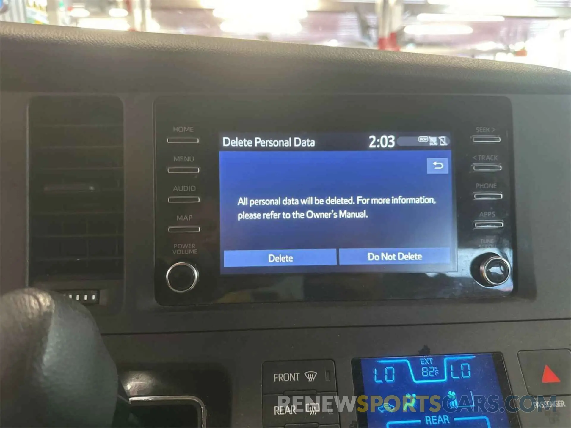 2 Photograph of a damaged car 5TDZZ3DC5KS001485 TOYOTA SIENNA 2019
