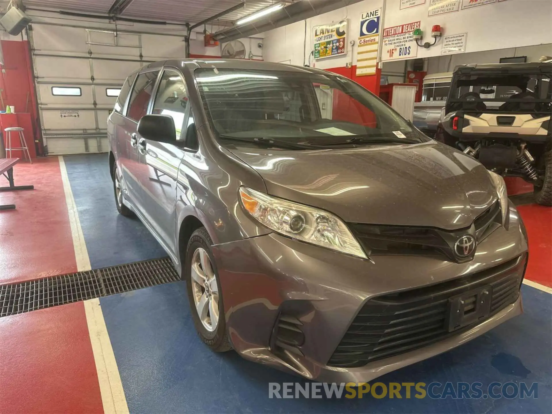 8 Photograph of a damaged car 5TDZZ3DC5KS001485 TOYOTA SIENNA 2019