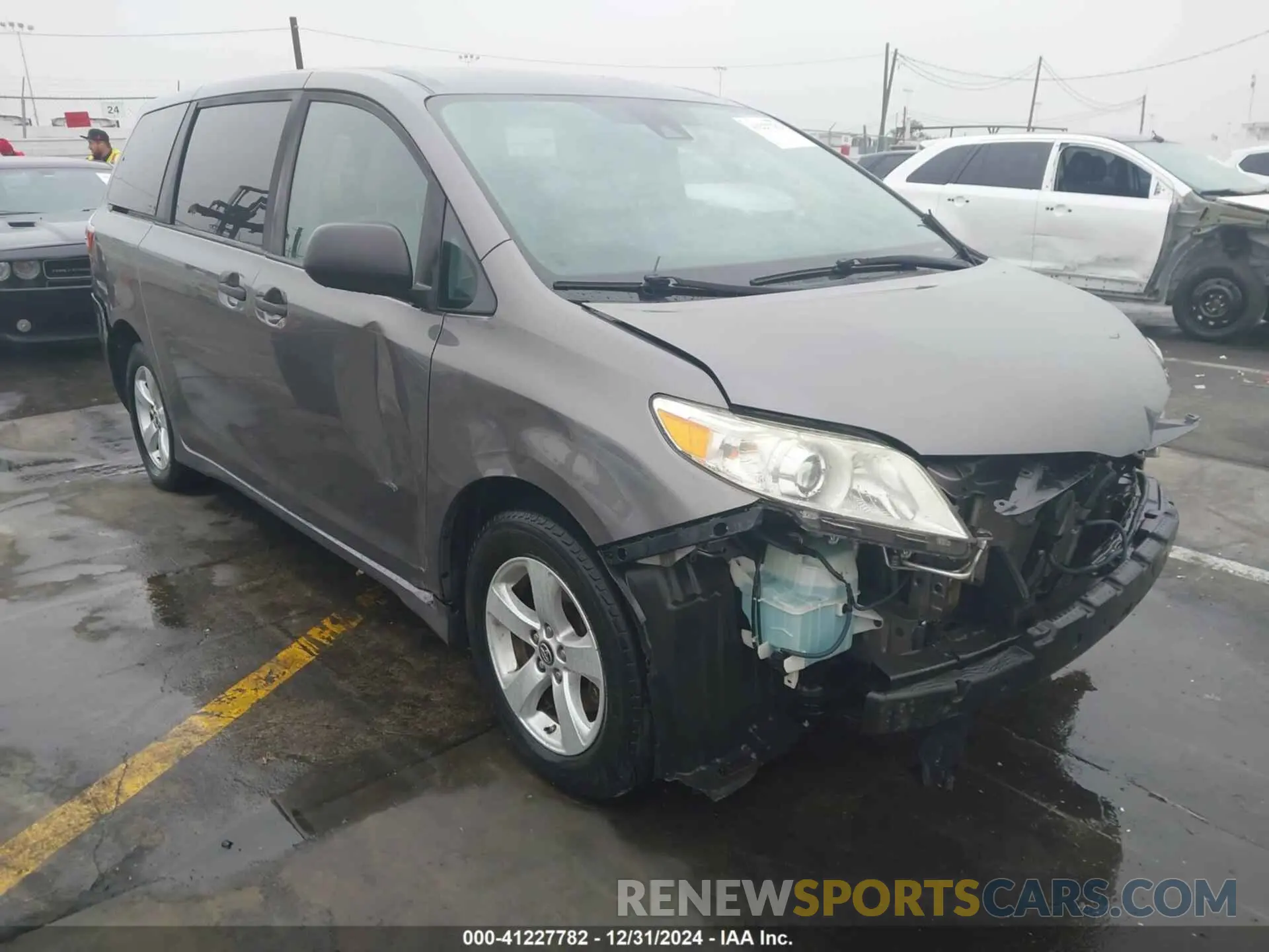 1 Photograph of a damaged car 5TDZZ3DC5KS010008 TOYOTA SIENNA 2019