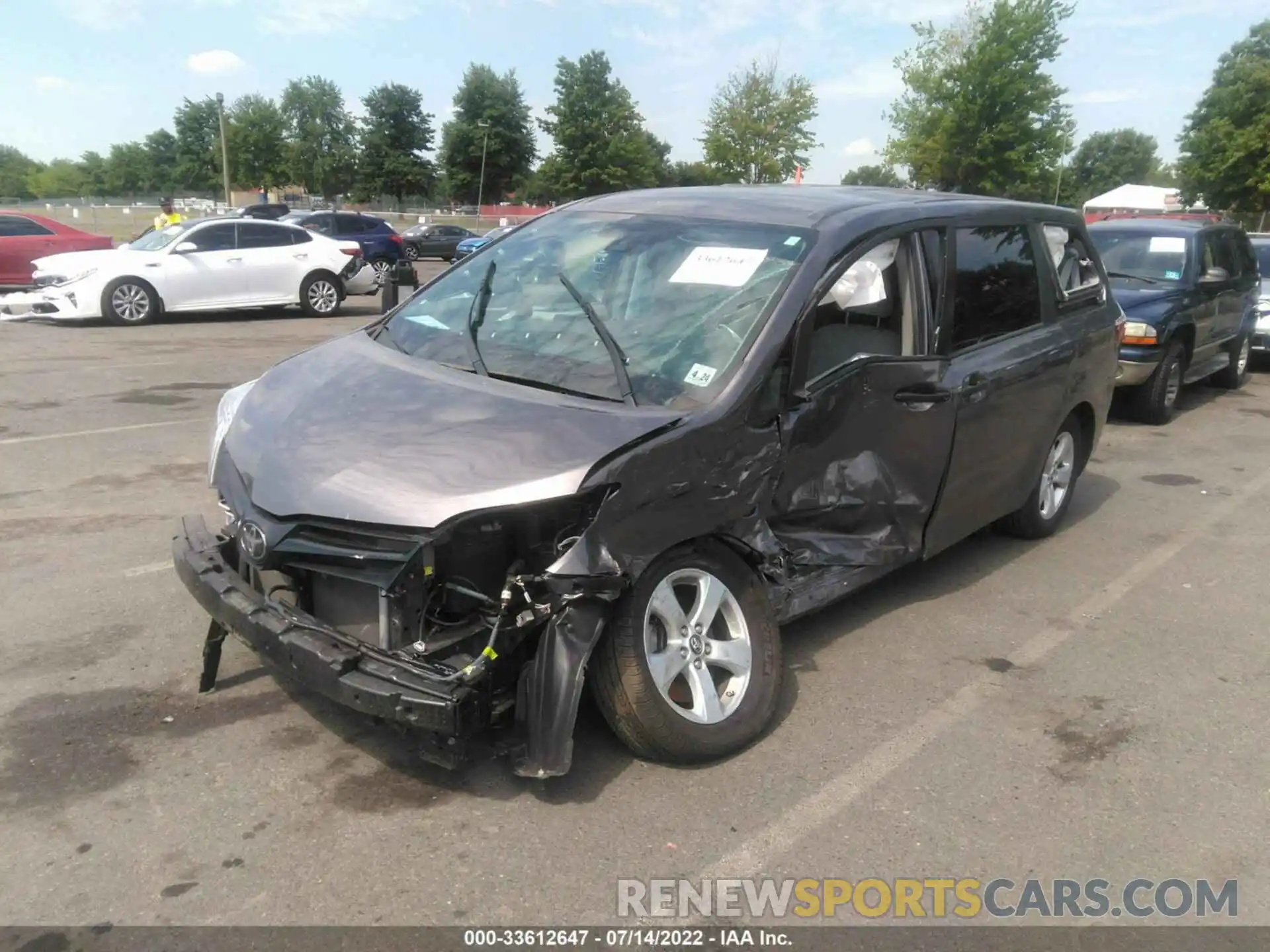 2 Photograph of a damaged car 5TDZZ3DC8KS006924 TOYOTA SIENNA 2019