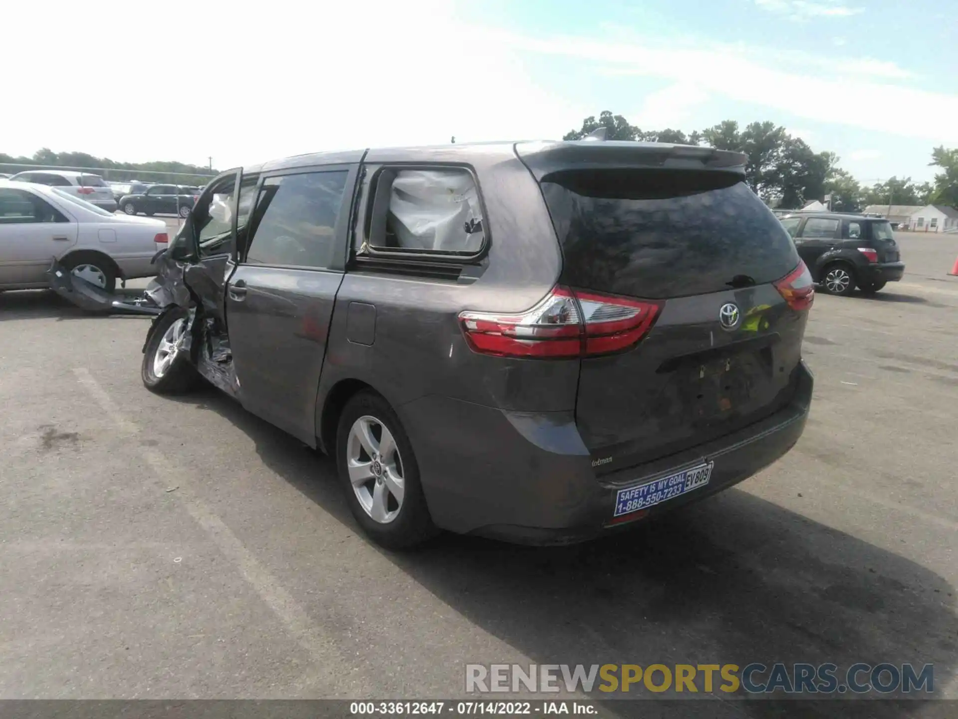 3 Photograph of a damaged car 5TDZZ3DC8KS006924 TOYOTA SIENNA 2019