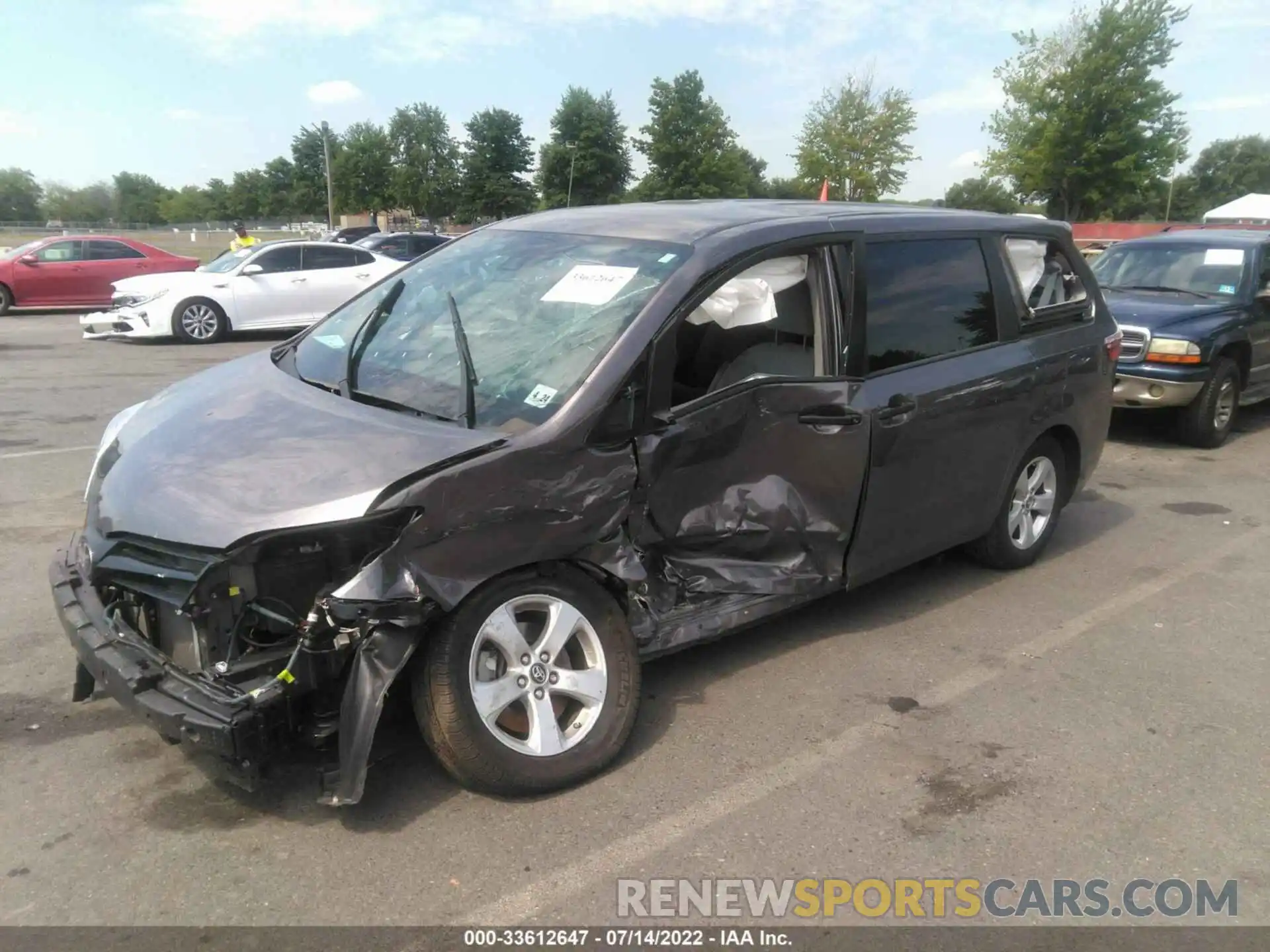 6 Photograph of a damaged car 5TDZZ3DC8KS006924 TOYOTA SIENNA 2019