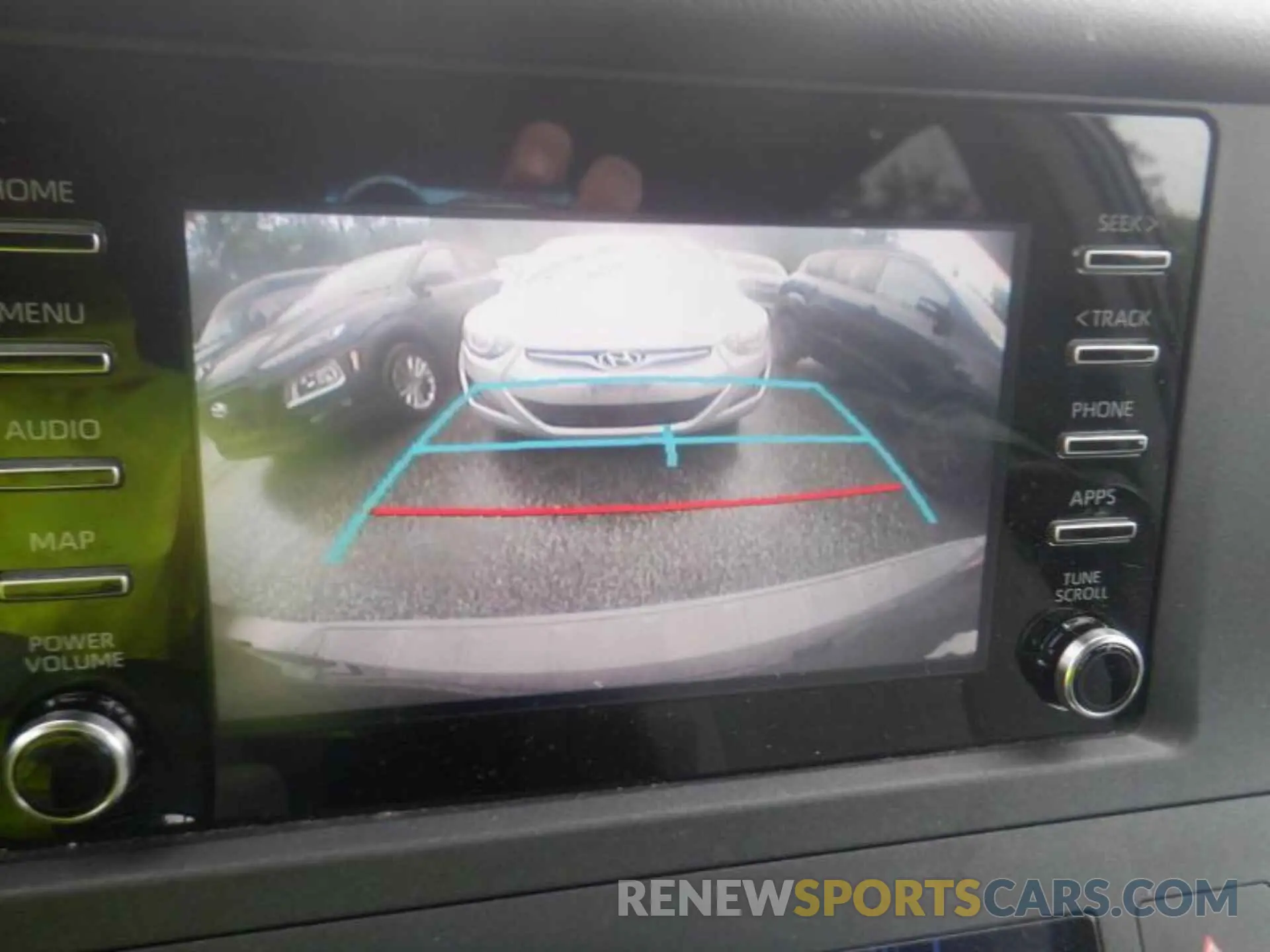 17 Photograph of a damaged car 5TDZZ3DC8KS995386 TOYOTA SIENNA 2019