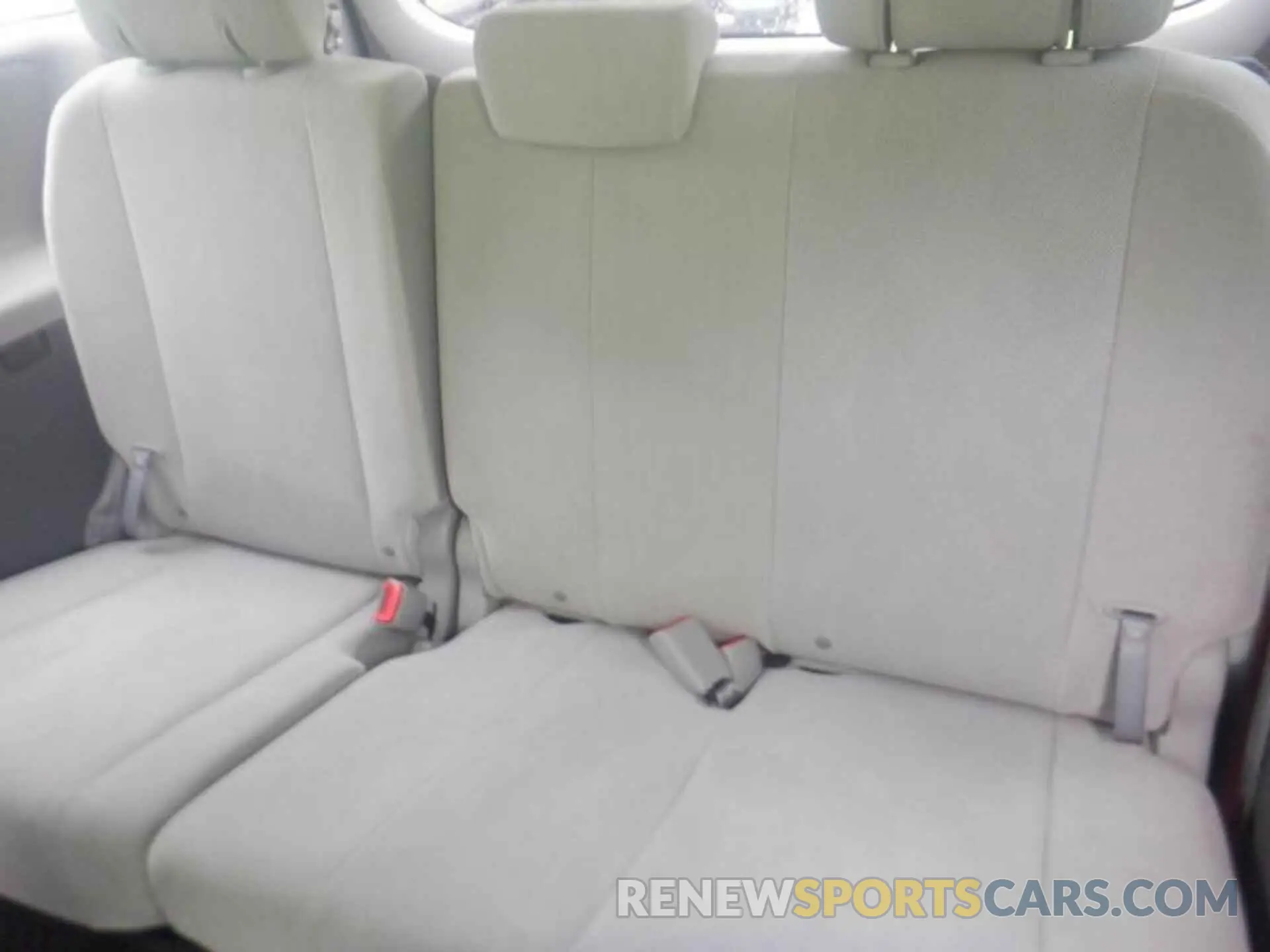 6 Photograph of a damaged car 5TDZZ3DC8KS995386 TOYOTA SIENNA 2019