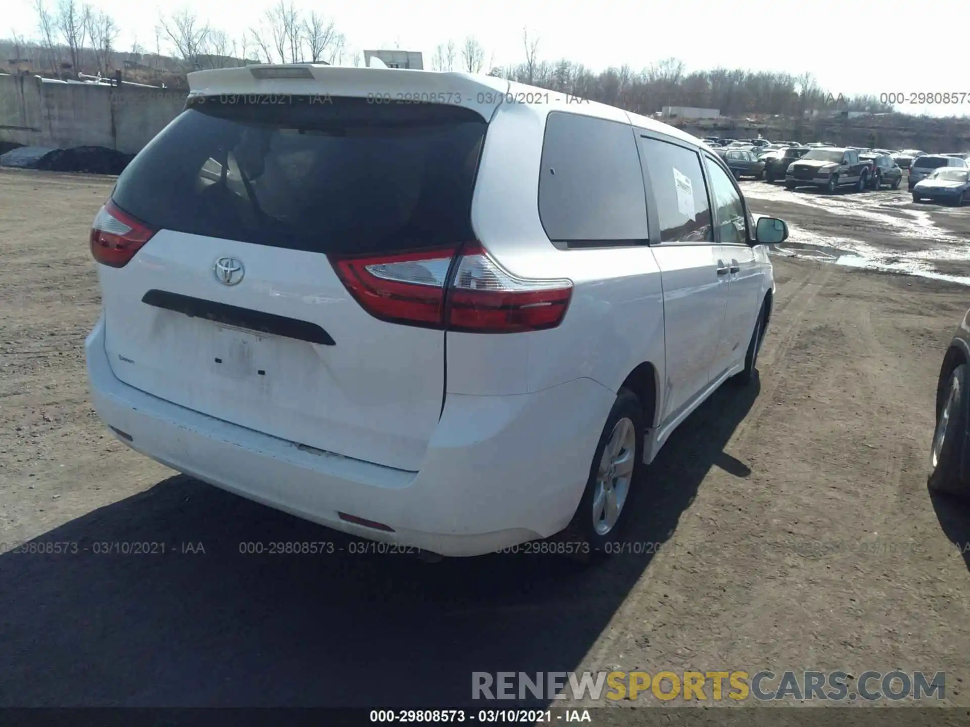 4 Photograph of a damaged car 5TDZZ3DCXKS977259 TOYOTA SIENNA 2019