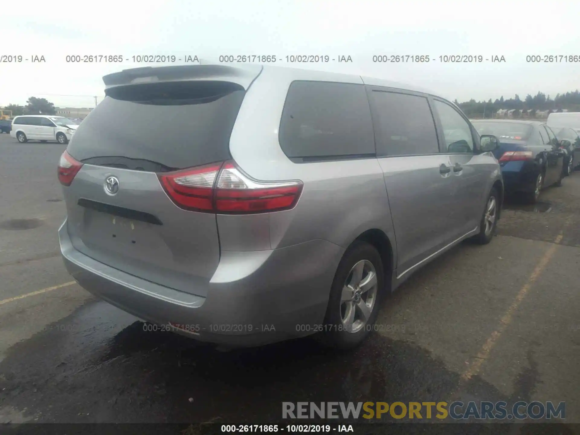 4 Photograph of a damaged car 5TDZZ3DCXKS978282 TOYOTA SIENNA 2019