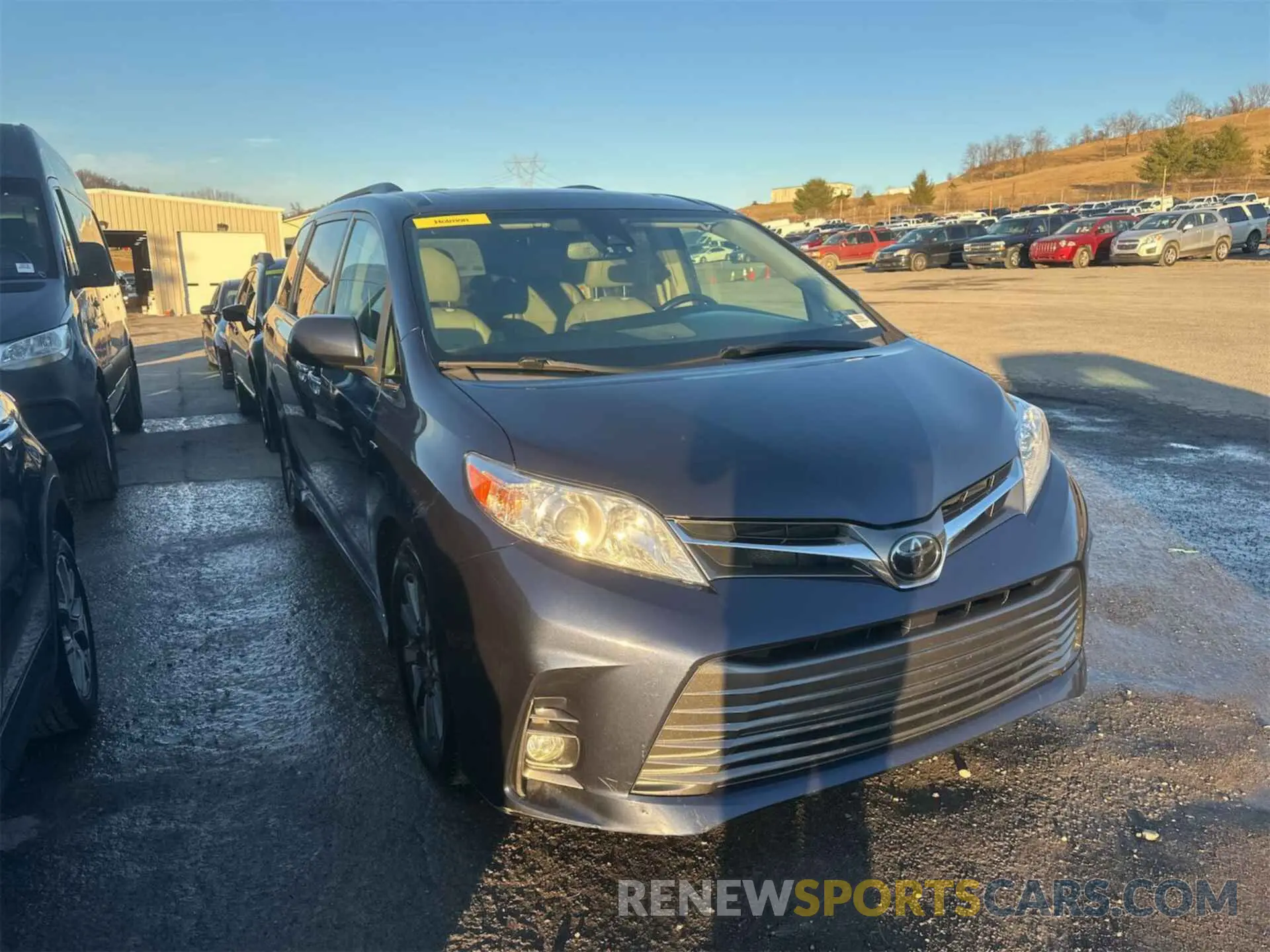 12 Photograph of a damaged car 5TDDZ3DC1LS230256 TOYOTA SIENNA 2020