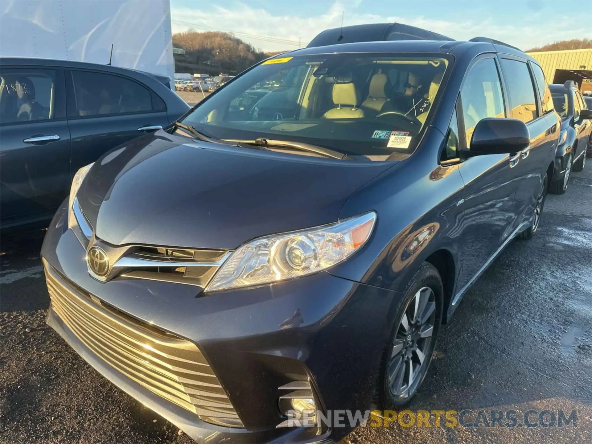 21 Photograph of a damaged car 5TDDZ3DC1LS230256 TOYOTA SIENNA 2020