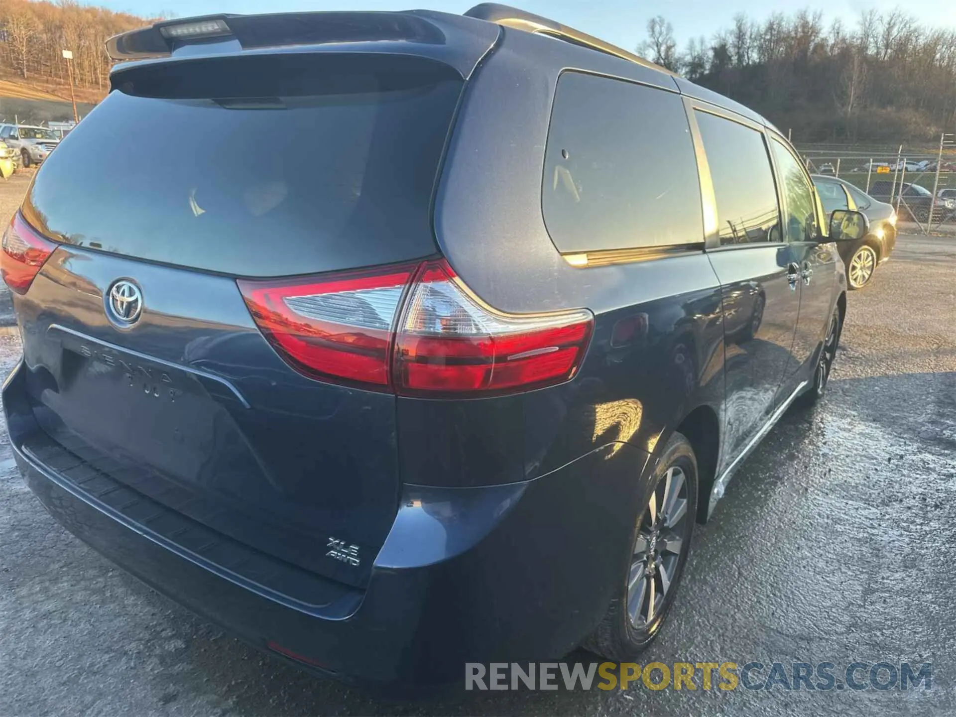 22 Photograph of a damaged car 5TDDZ3DC1LS230256 TOYOTA SIENNA 2020