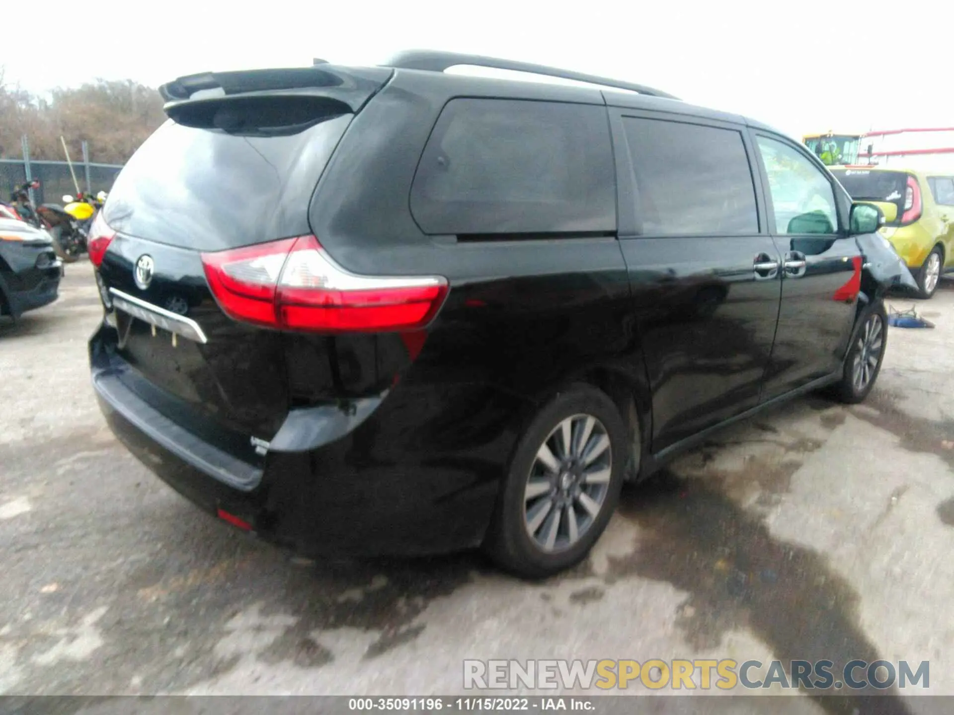 4 Photograph of a damaged car 5TDDZ3DC1LS233819 TOYOTA SIENNA 2020