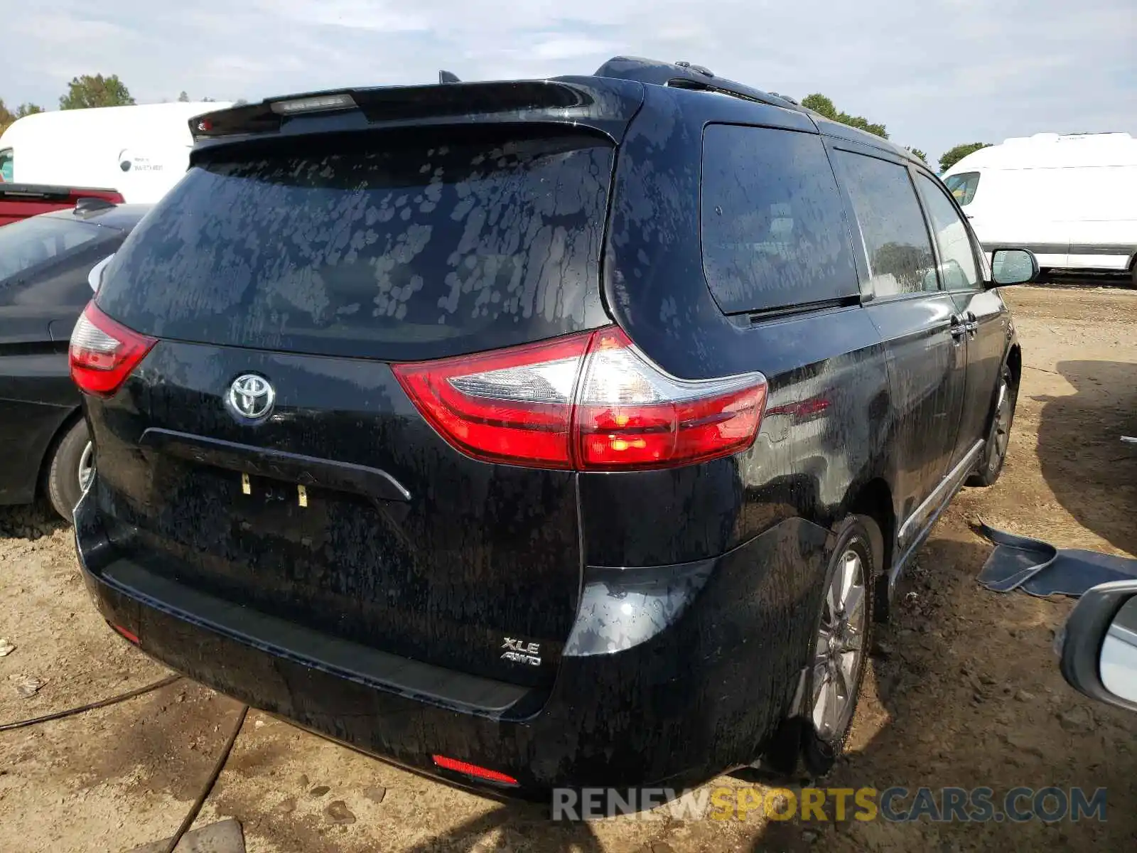 4 Photograph of a damaged car 5TDDZ3DC2LS239077 TOYOTA SIENNA 2020