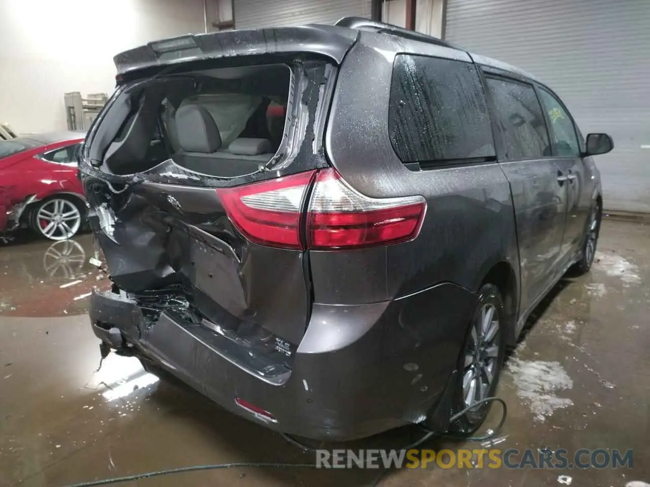 4 Photograph of a damaged car 5TDDZ3DC2LS248541 TOYOTA SIENNA 2020