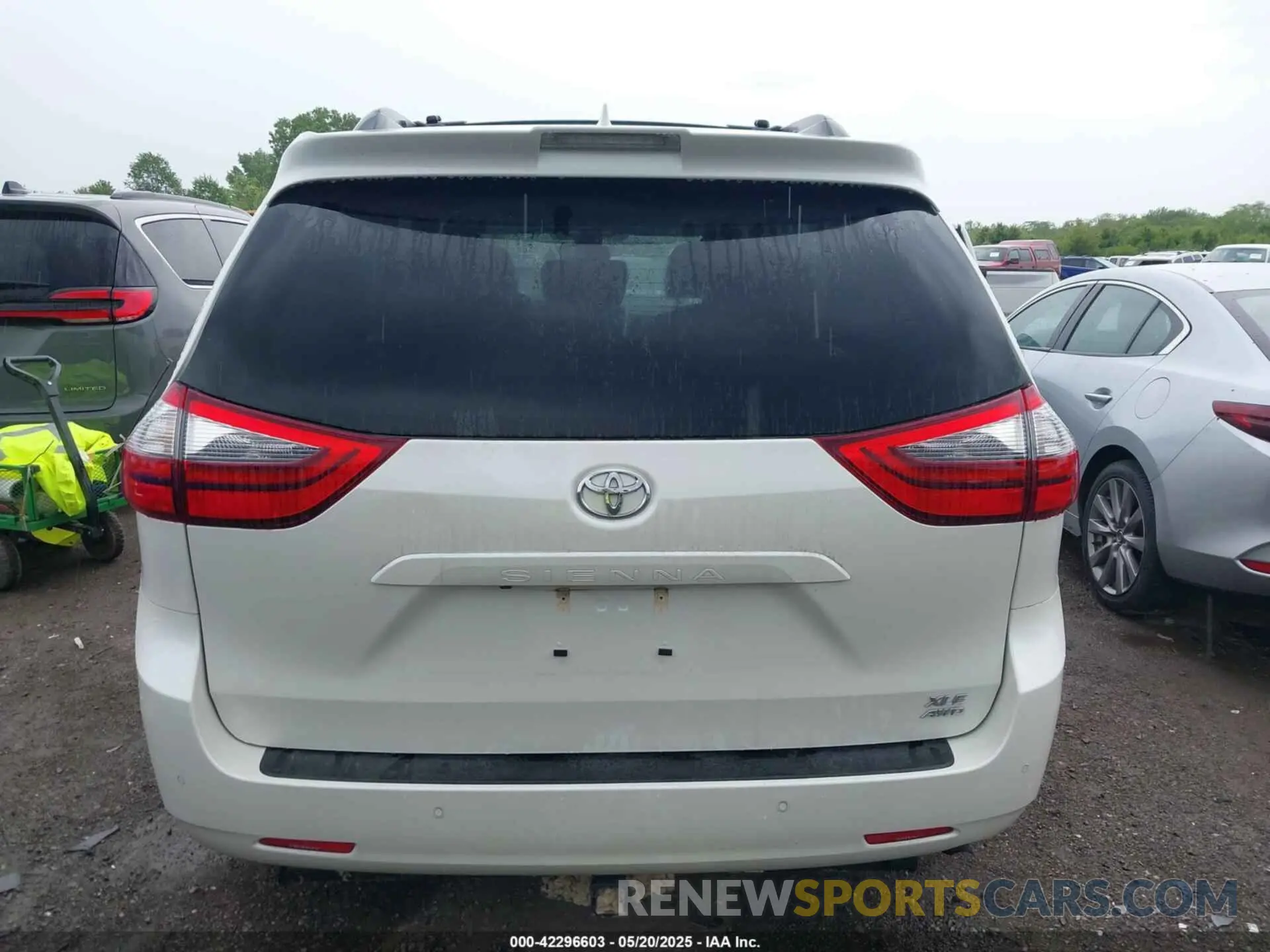 16 Photograph of a damaged car 5TDDZ3DC3LS231666 TOYOTA SIENNA 2020