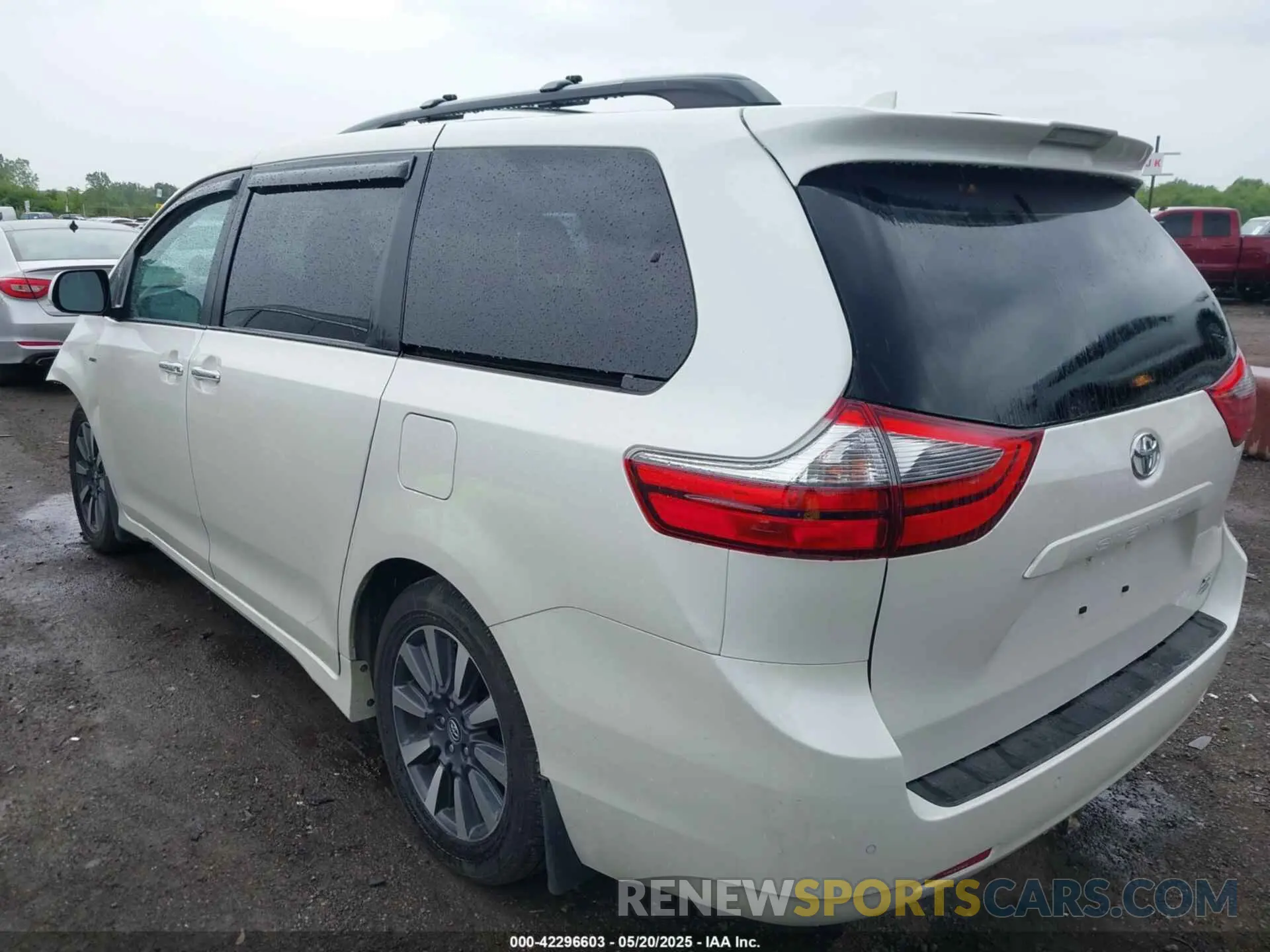 3 Photograph of a damaged car 5TDDZ3DC3LS231666 TOYOTA SIENNA 2020