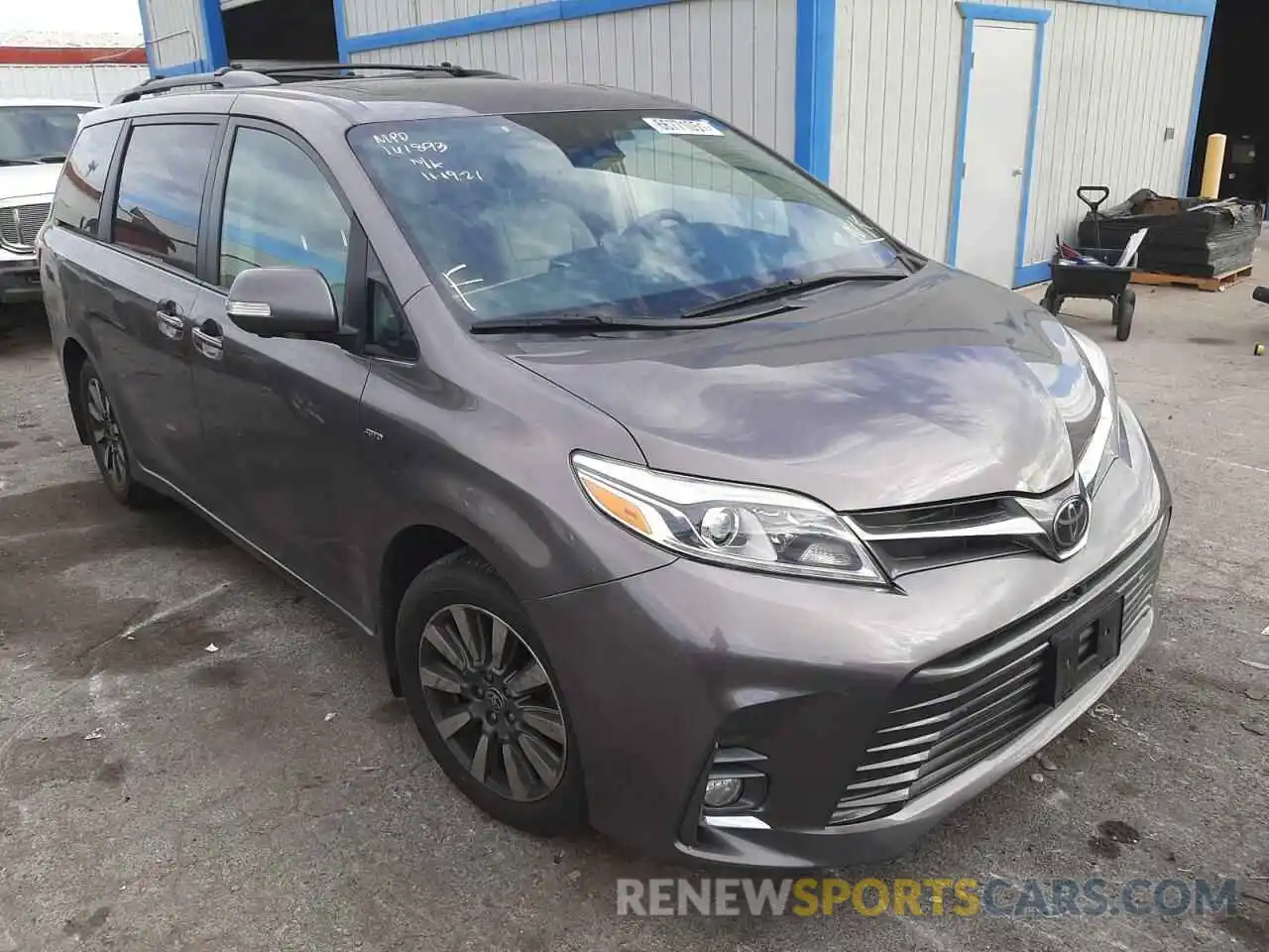 1 Photograph of a damaged car 5TDDZ3DC3LS243140 TOYOTA SIENNA 2020