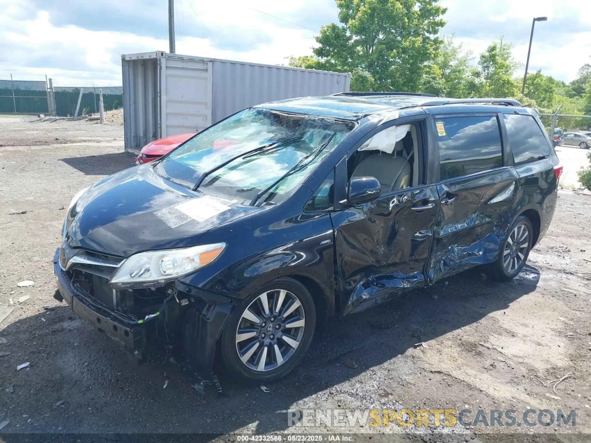 2 Photograph of a damaged car 5TDDZ3DC4LS232650 TOYOTA SIENNA 2020