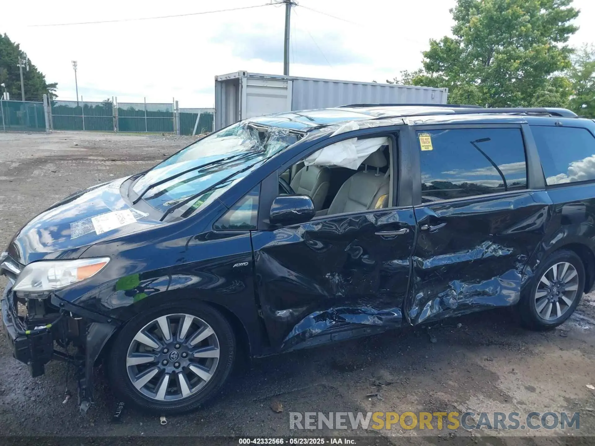 6 Photograph of a damaged car 5TDDZ3DC4LS232650 TOYOTA SIENNA 2020