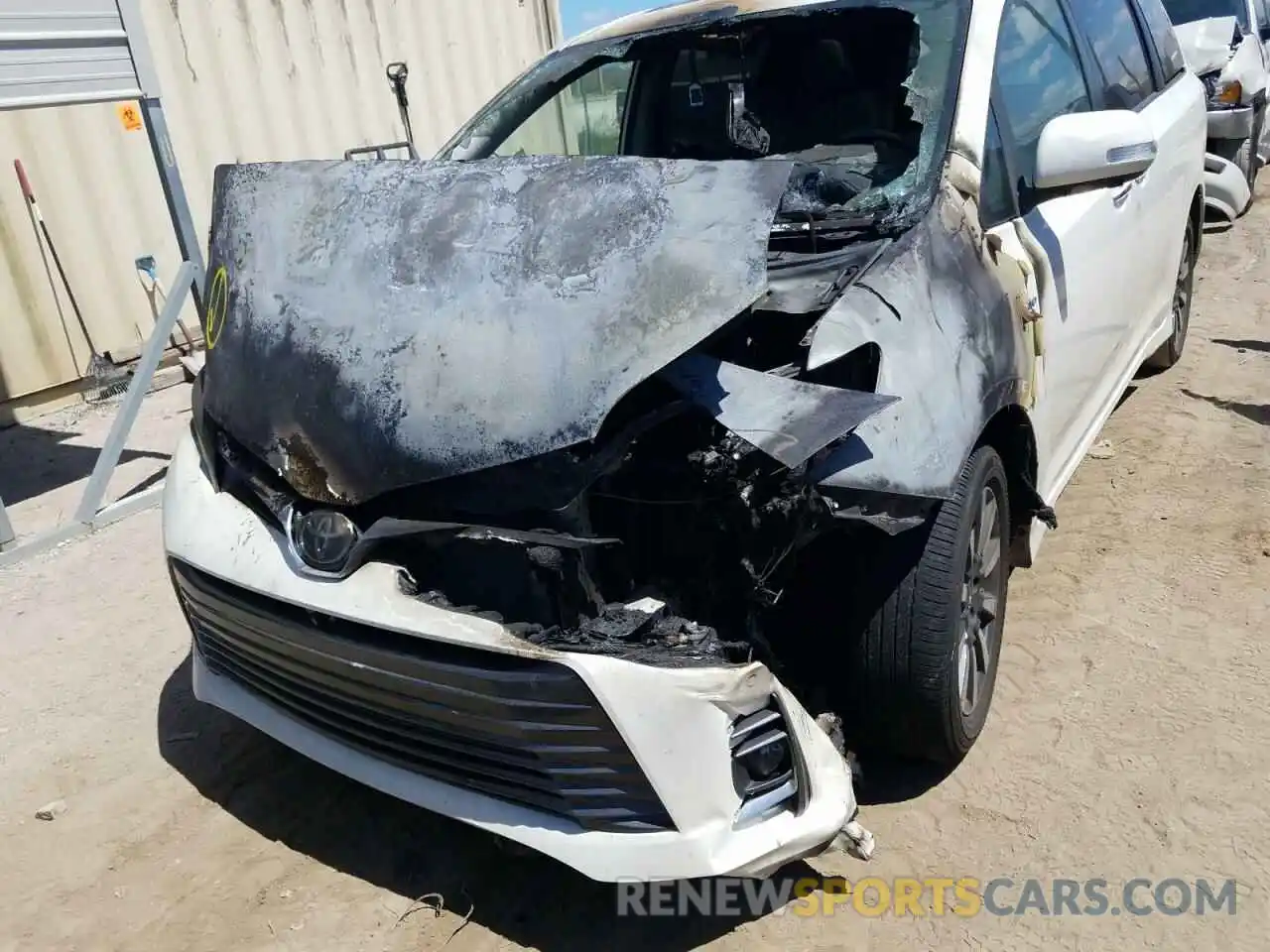 9 Photograph of a damaged car 5TDDZ3DC5LS232625 TOYOTA SIENNA 2020