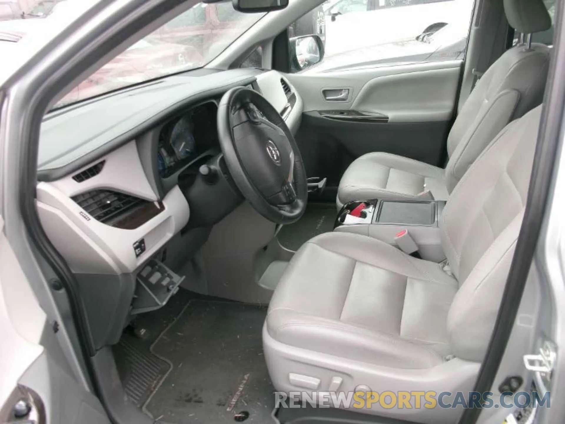 13 Photograph of a damaged car 5TDDZ3DC5LS249649 TOYOTA SIENNA 2020