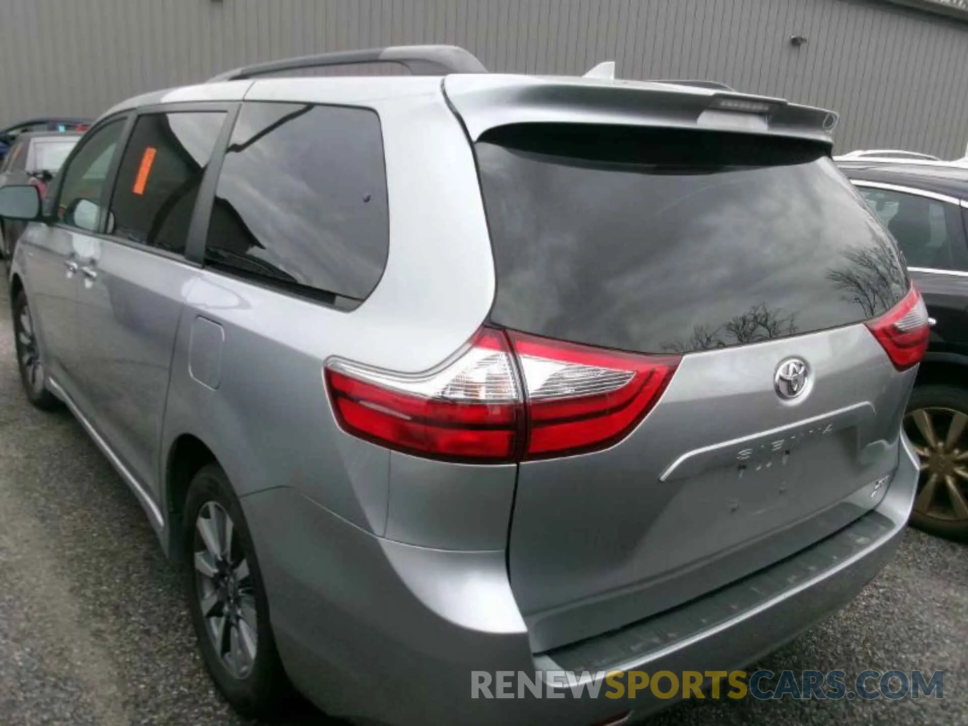 2 Photograph of a damaged car 5TDDZ3DC5LS249649 TOYOTA SIENNA 2020