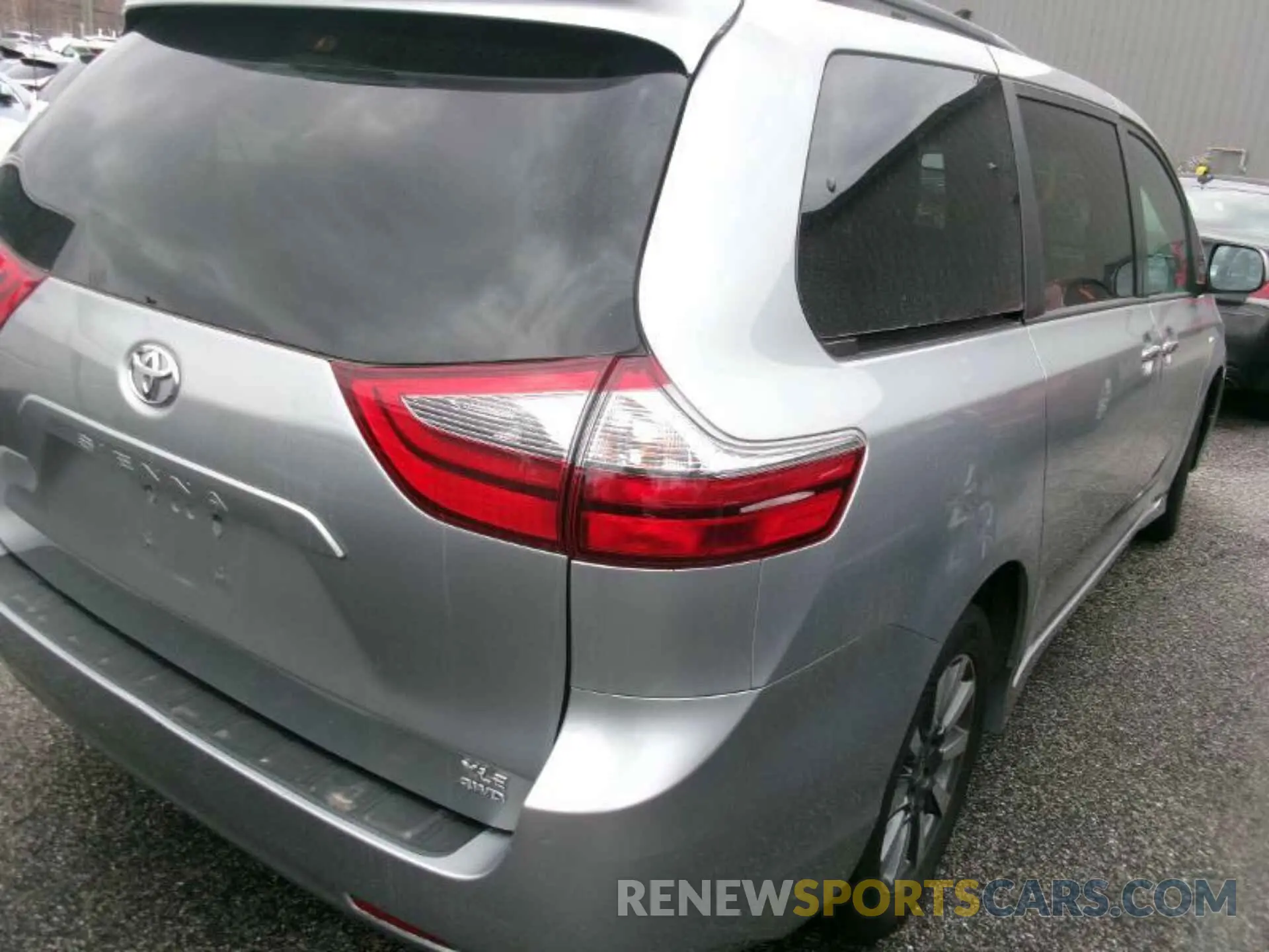 7 Photograph of a damaged car 5TDDZ3DC5LS249649 TOYOTA SIENNA 2020
