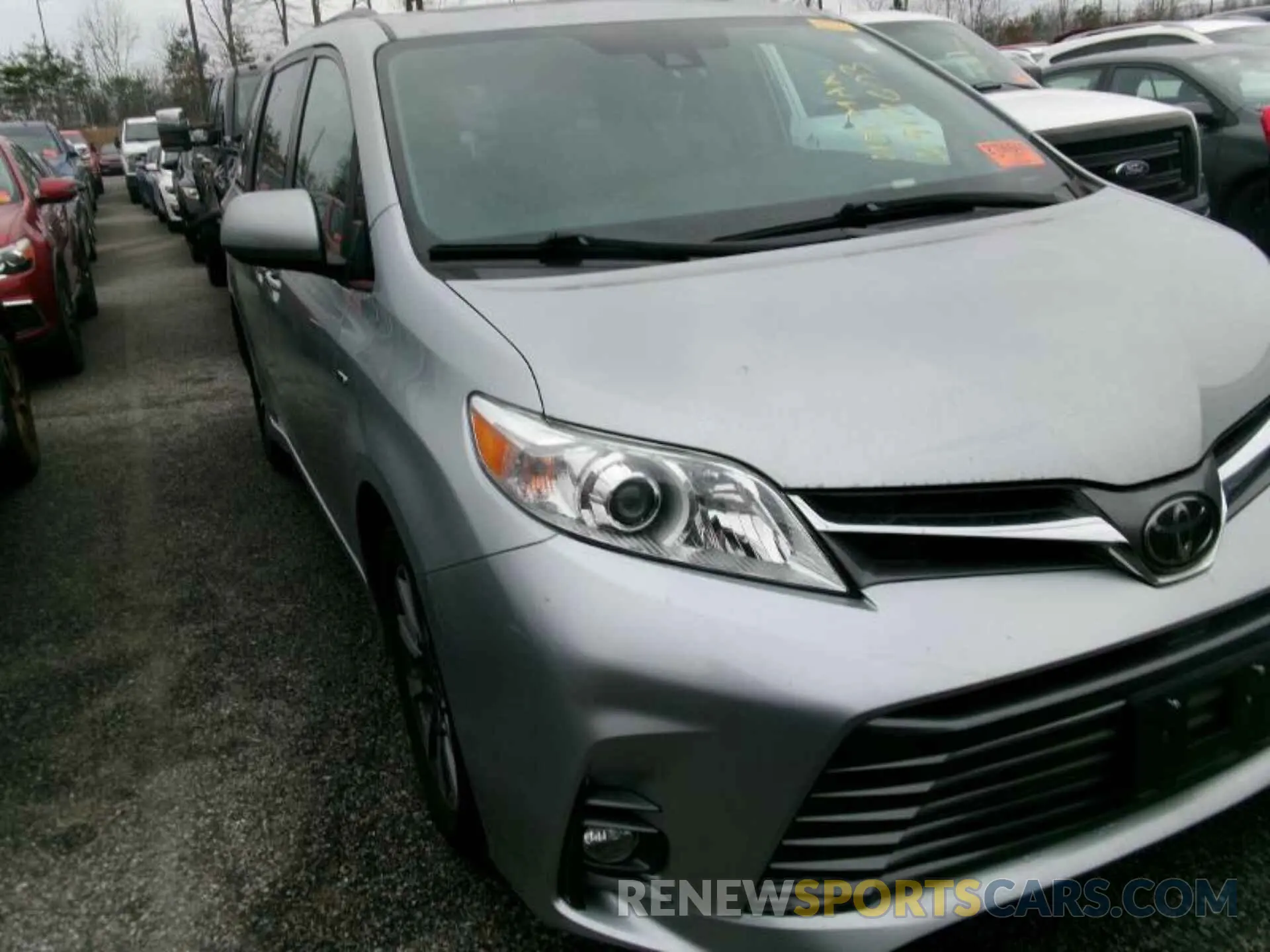 9 Photograph of a damaged car 5TDDZ3DC5LS249649 TOYOTA SIENNA 2020