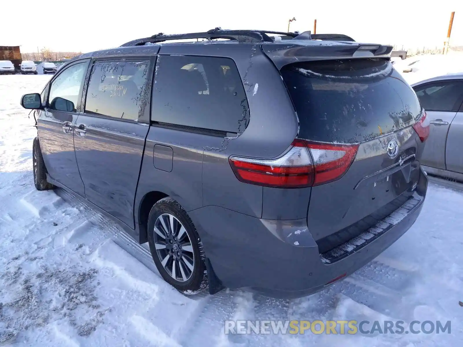 3 Photograph of a damaged car 5TDDZ3DC6LS228325 TOYOTA SIENNA 2020