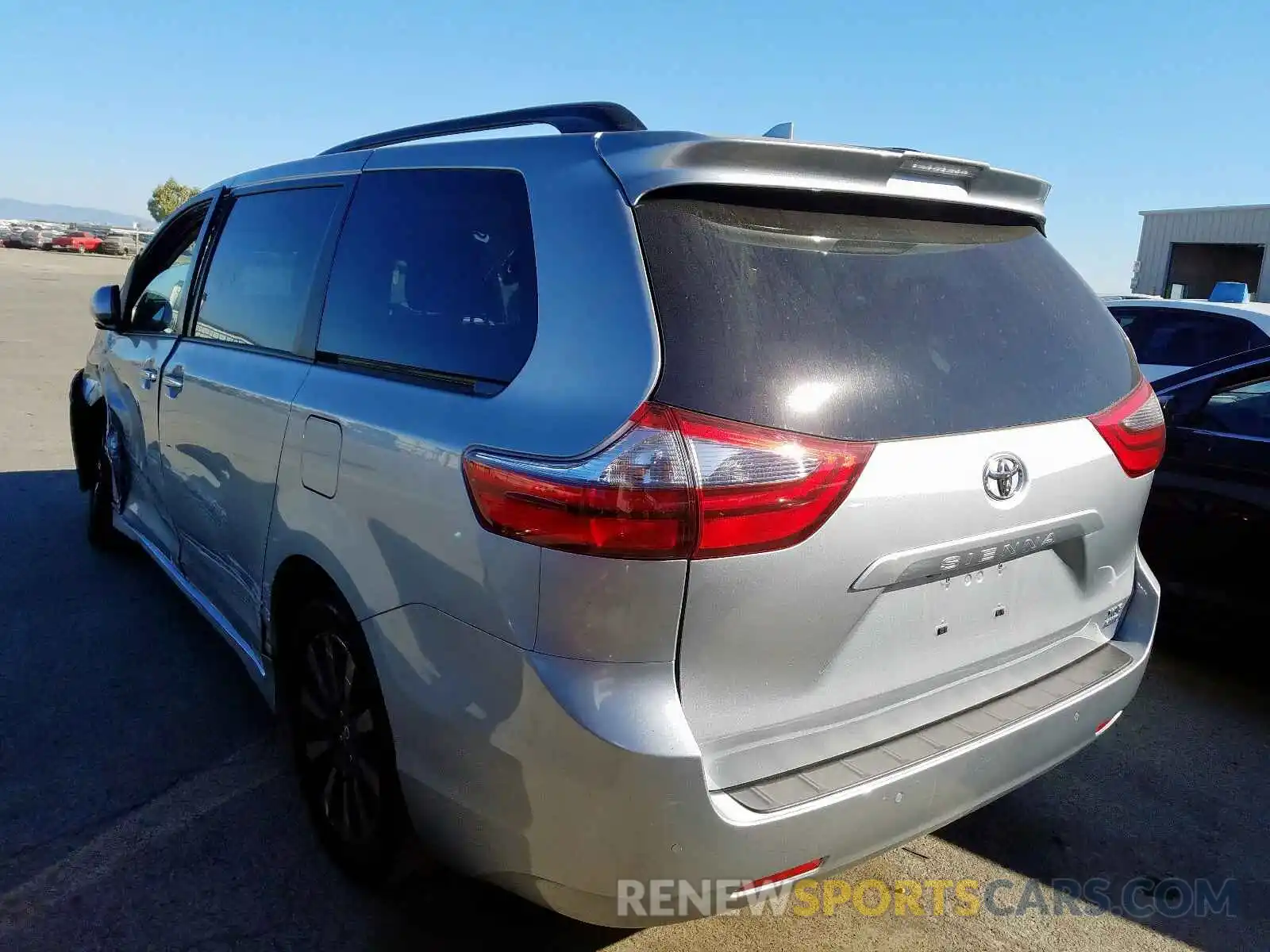 3 Photograph of a damaged car 5TDDZ3DC6LS233377 TOYOTA SIENNA 2020