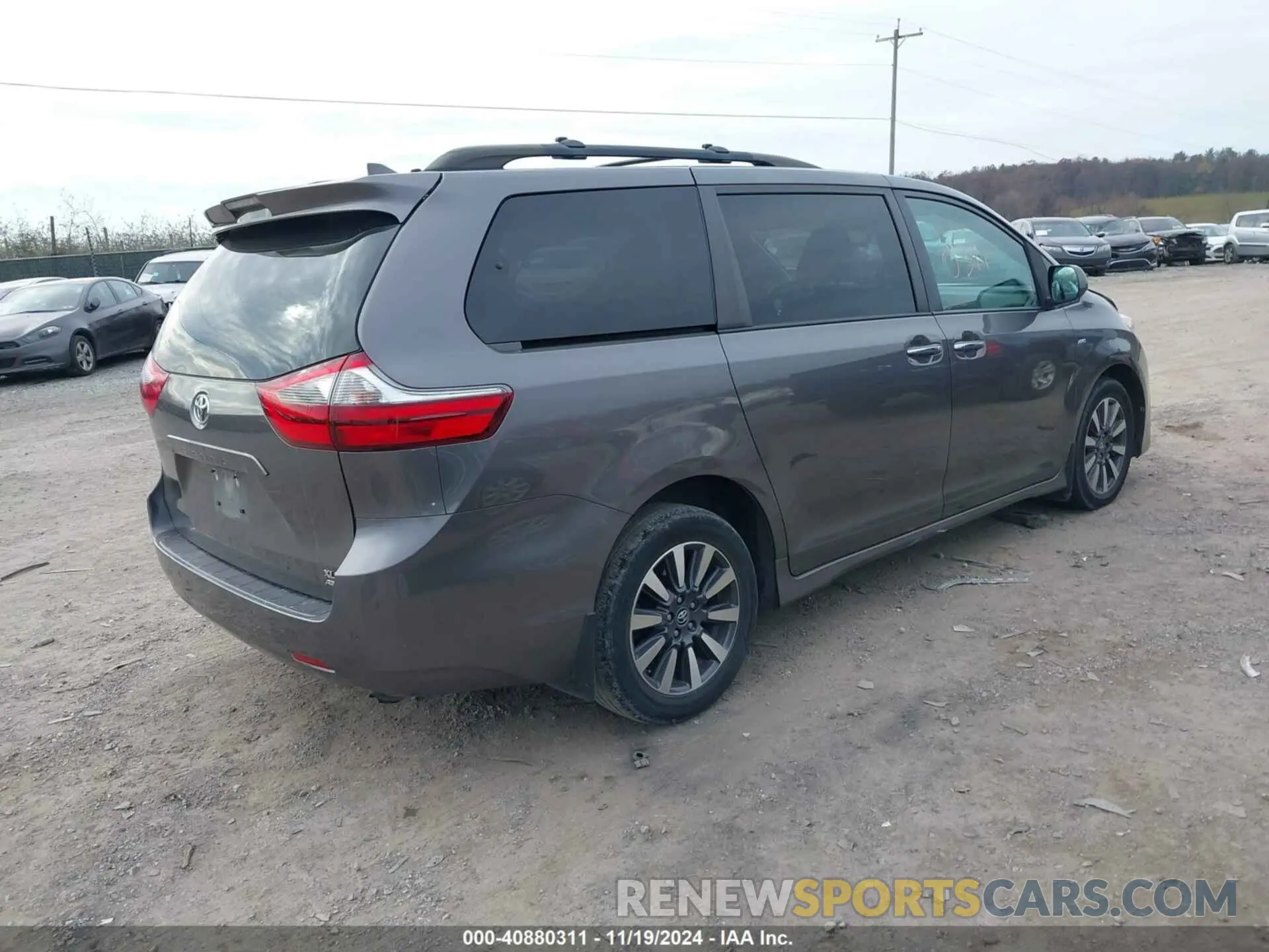 4 Photograph of a damaged car 5TDDZ3DC6LS238739 TOYOTA SIENNA 2020