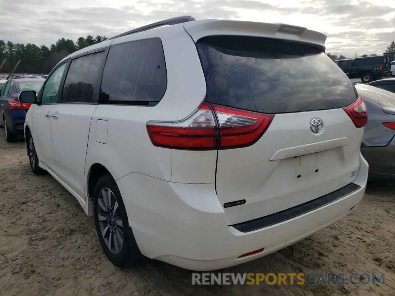 3 Photograph of a damaged car 5TDDZ3DC6LS243844 TOYOTA SIENNA 2020