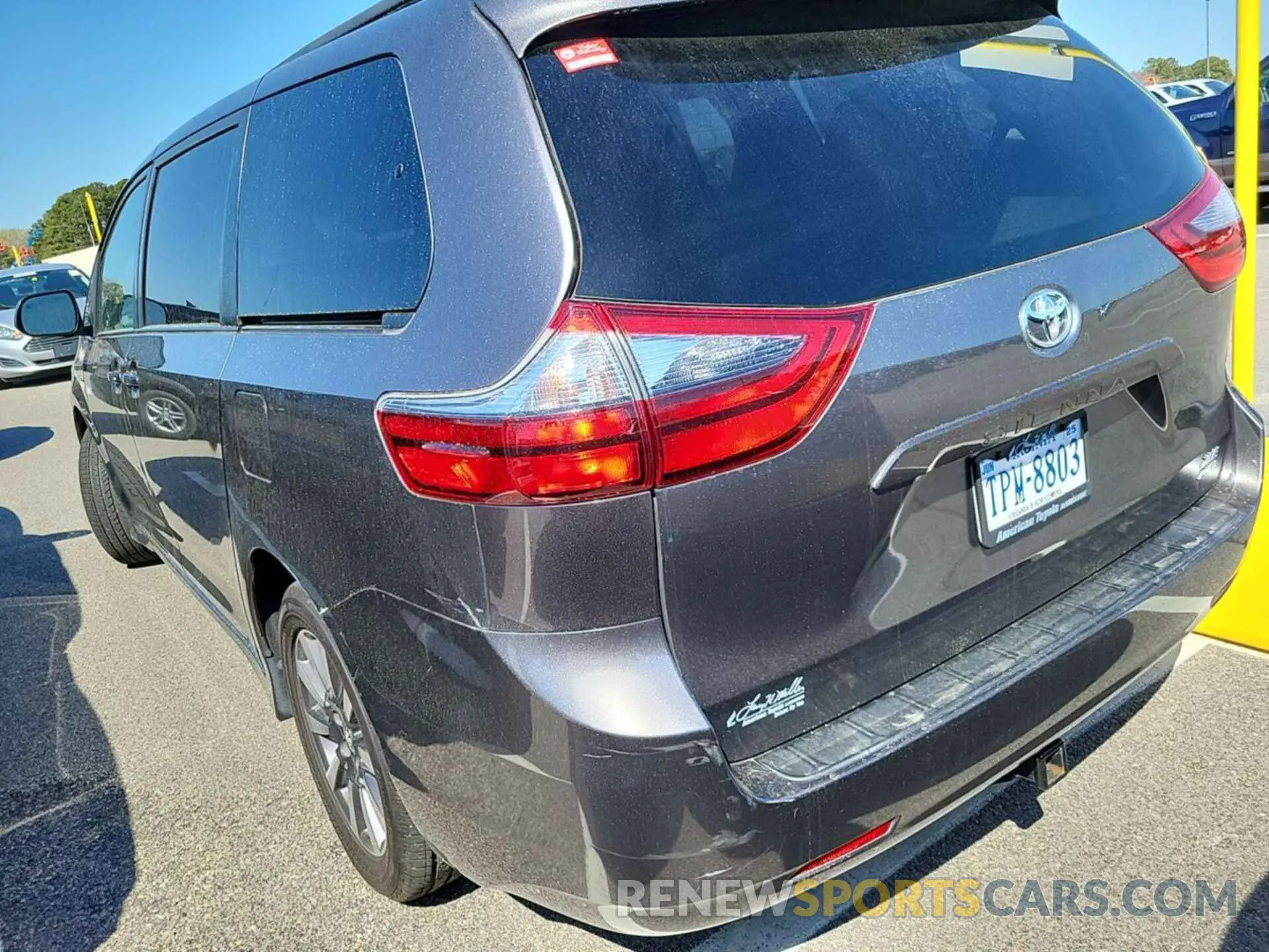 11 Photograph of a damaged car 5TDDZ3DC8LS230299 TOYOTA SIENNA 2020
