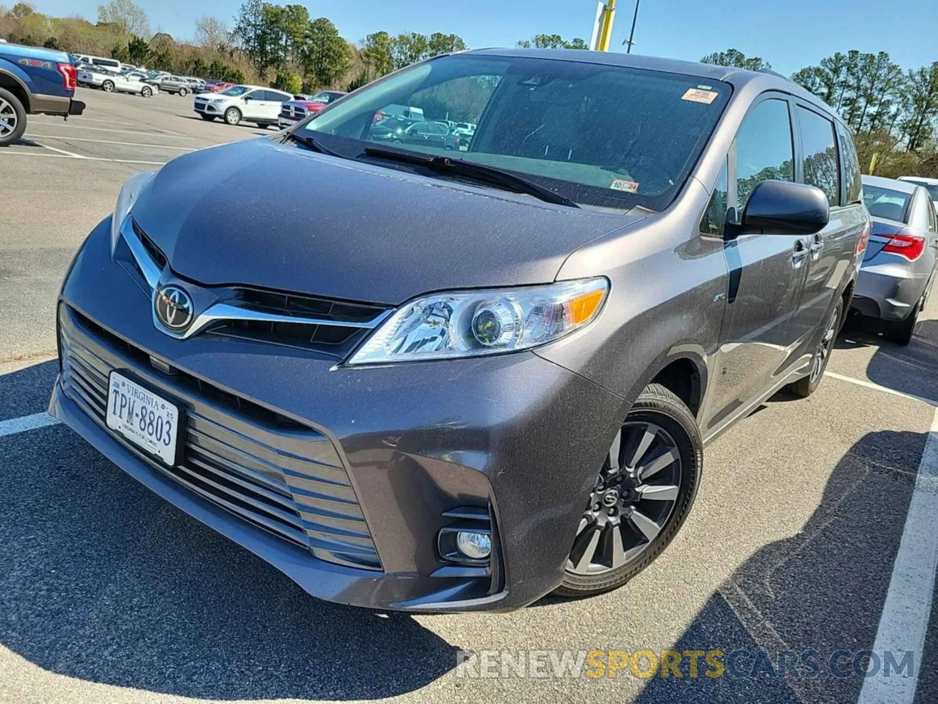 17 Photograph of a damaged car 5TDDZ3DC8LS230299 TOYOTA SIENNA 2020