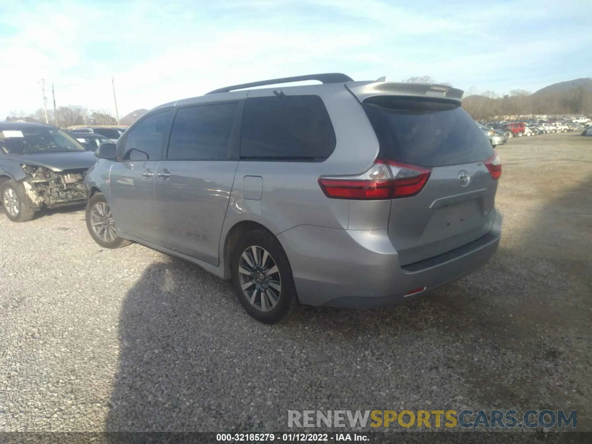 3 Photograph of a damaged car 5TDDZ3DC8LS244820 TOYOTA SIENNA 2020