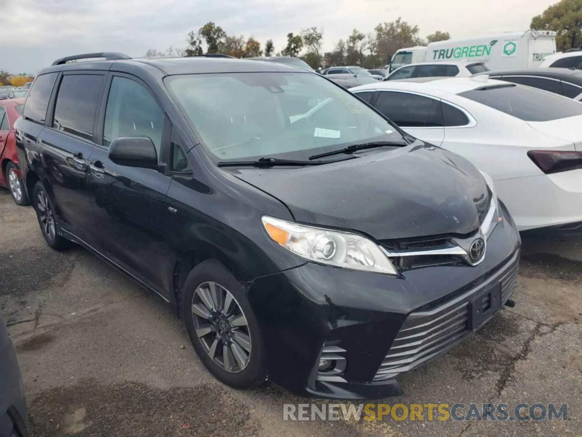 11 Photograph of a damaged car 5TDDZ3DC8LS249967 TOYOTA SIENNA 2020