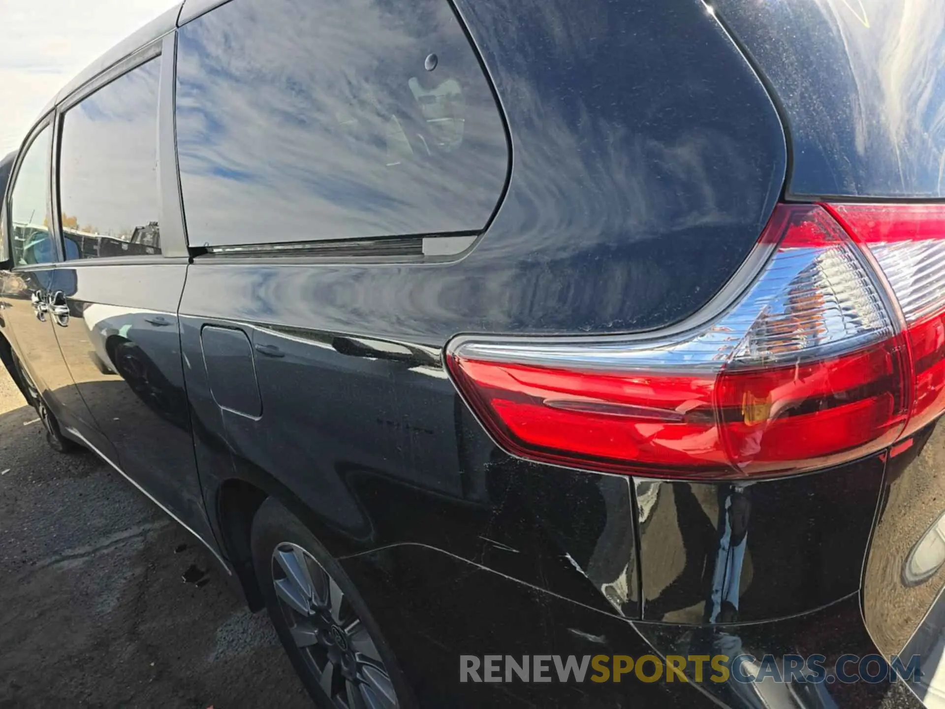 2 Photograph of a damaged car 5TDDZ3DC8LS249967 TOYOTA SIENNA 2020