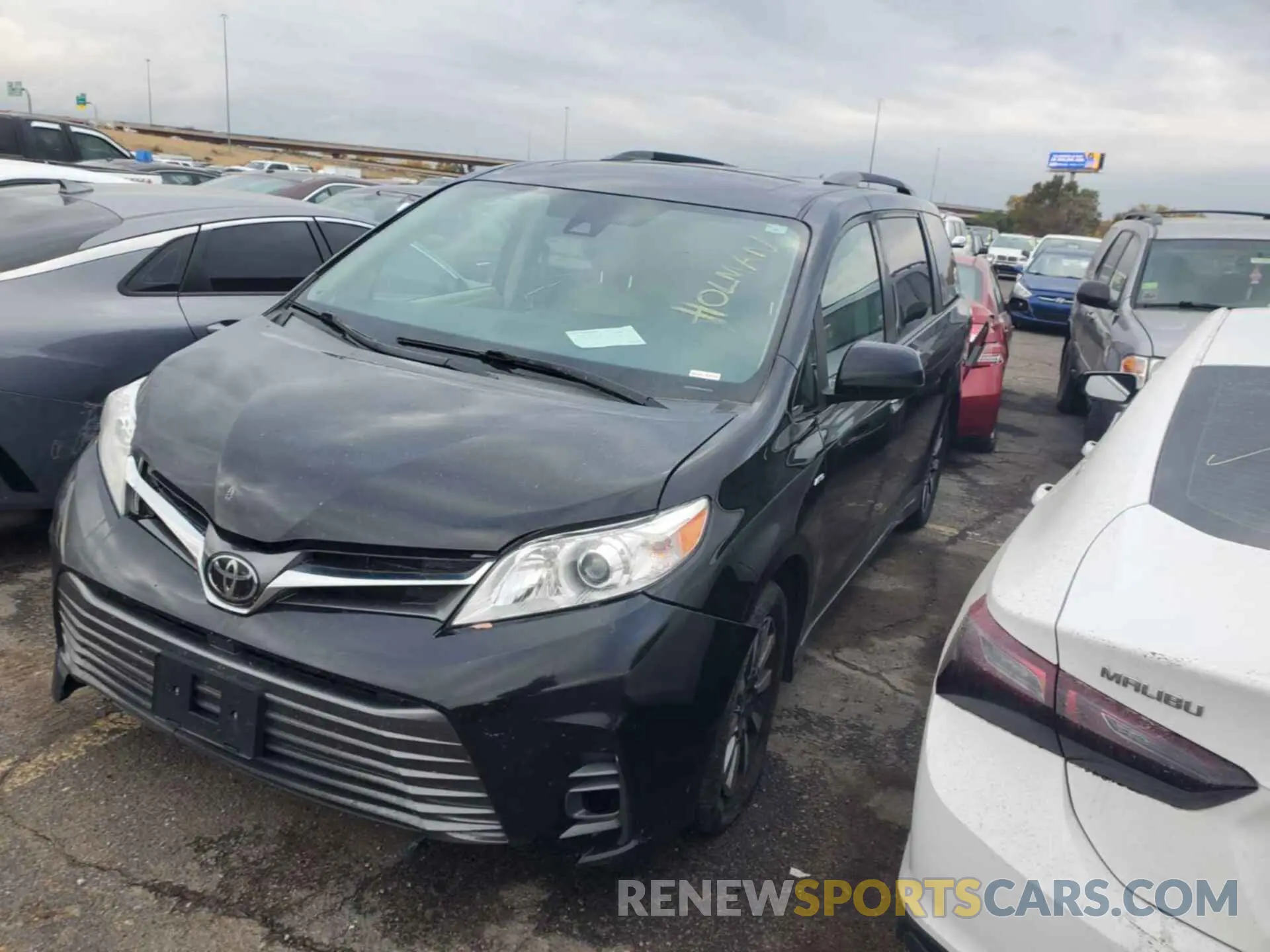 8 Photograph of a damaged car 5TDDZ3DC8LS249967 TOYOTA SIENNA 2020