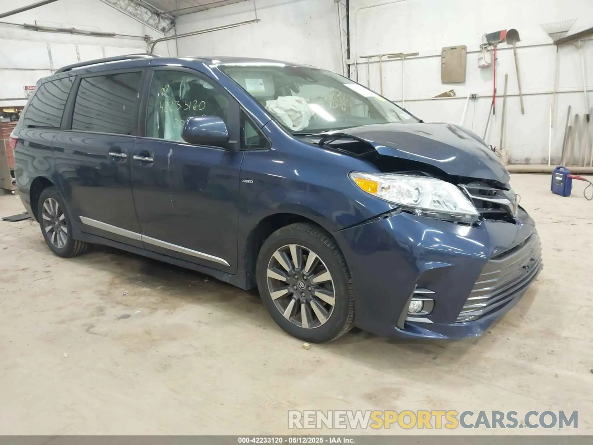 1 Photograph of a damaged car 5TDDZ3DC9LS240677 TOYOTA SIENNA 2020