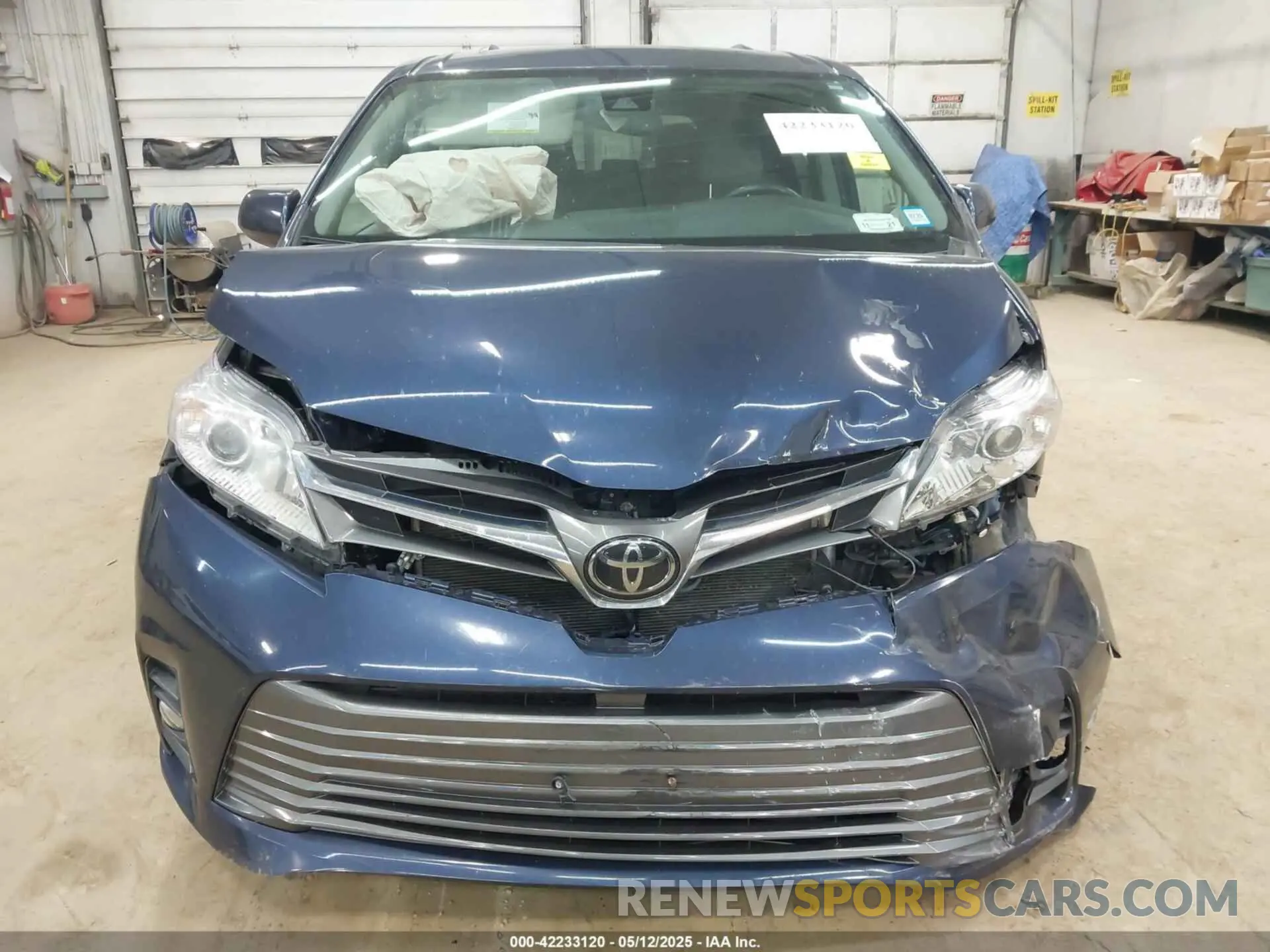 12 Photograph of a damaged car 5TDDZ3DC9LS240677 TOYOTA SIENNA 2020