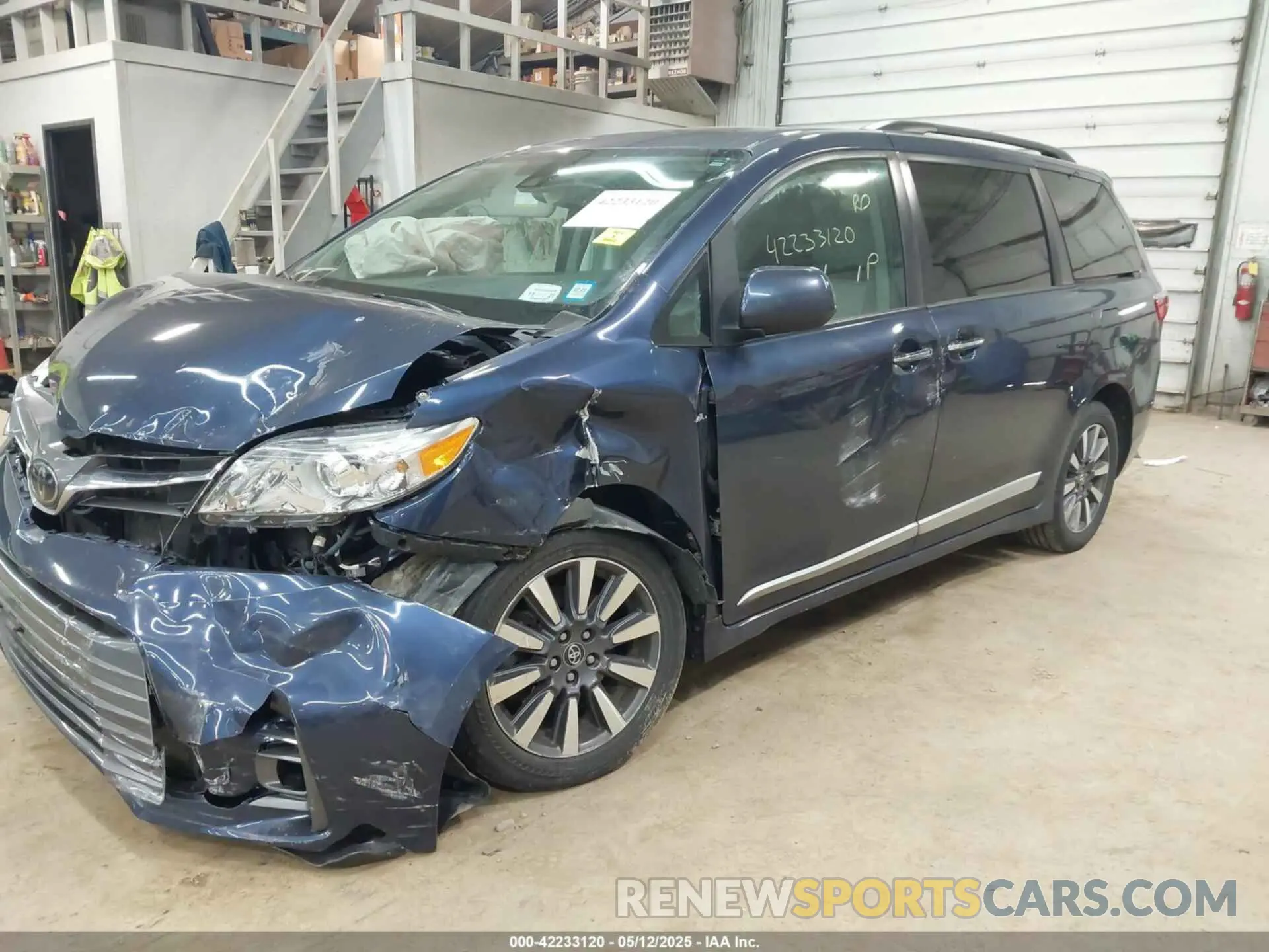 2 Photograph of a damaged car 5TDDZ3DC9LS240677 TOYOTA SIENNA 2020