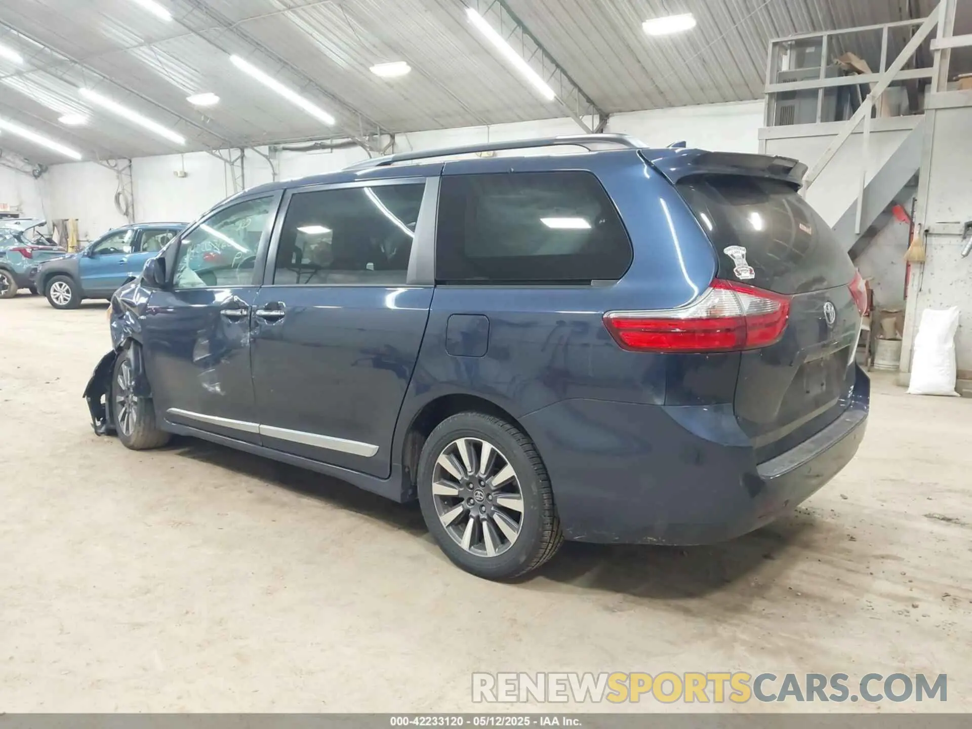 3 Photograph of a damaged car 5TDDZ3DC9LS240677 TOYOTA SIENNA 2020