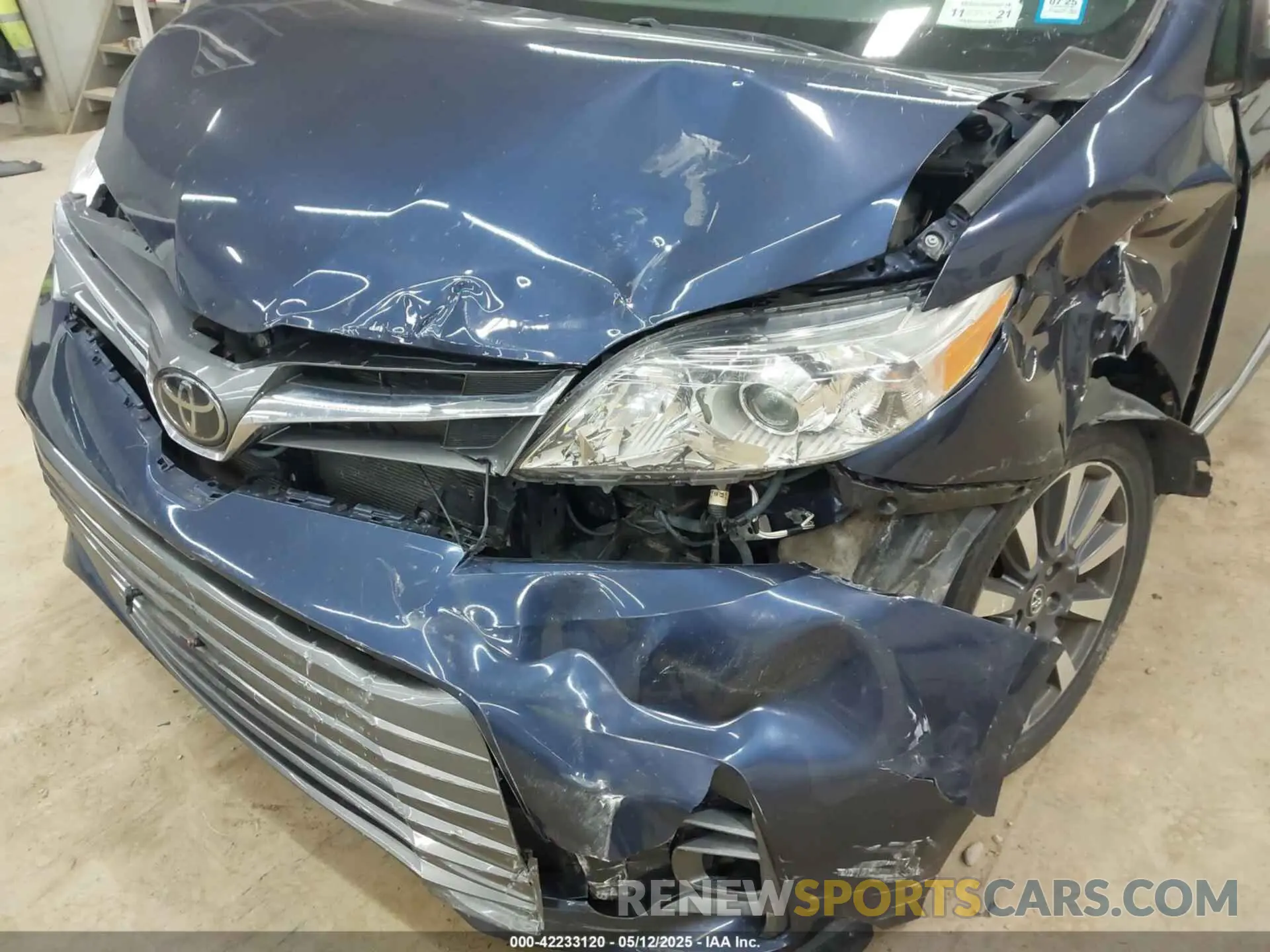 6 Photograph of a damaged car 5TDDZ3DC9LS240677 TOYOTA SIENNA 2020