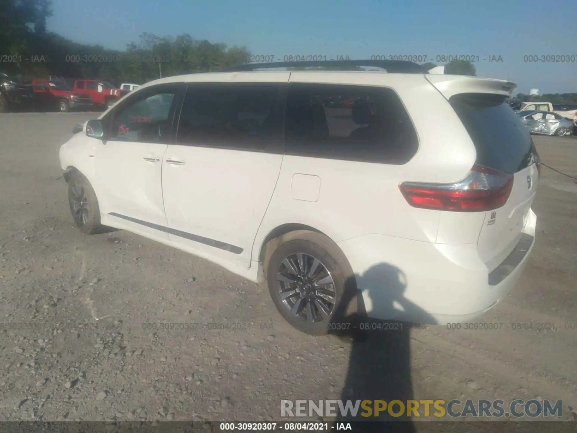 3 Photograph of a damaged car 5TDDZ3DCXLS231115 TOYOTA SIENNA 2020