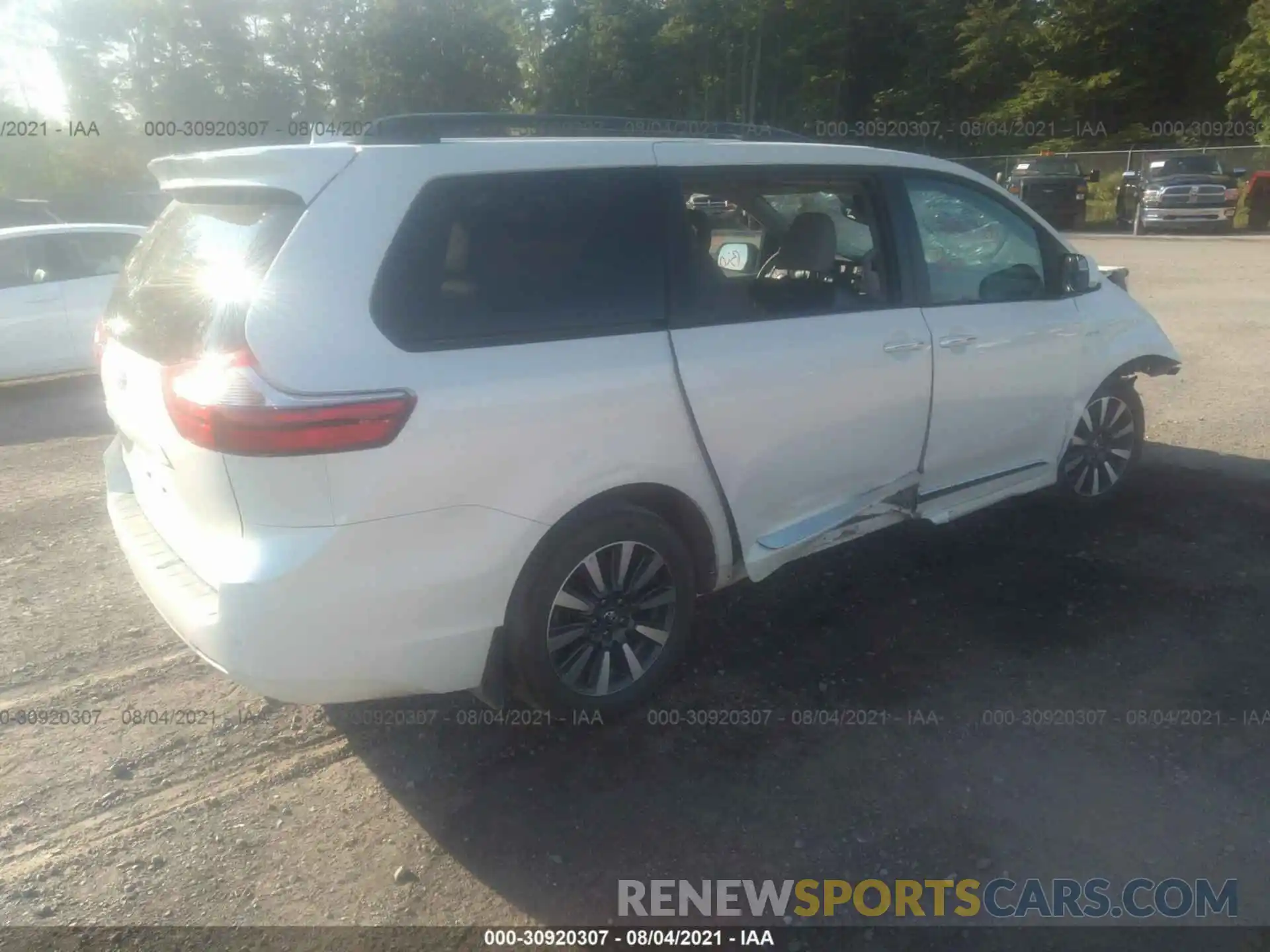 4 Photograph of a damaged car 5TDDZ3DCXLS231115 TOYOTA SIENNA 2020