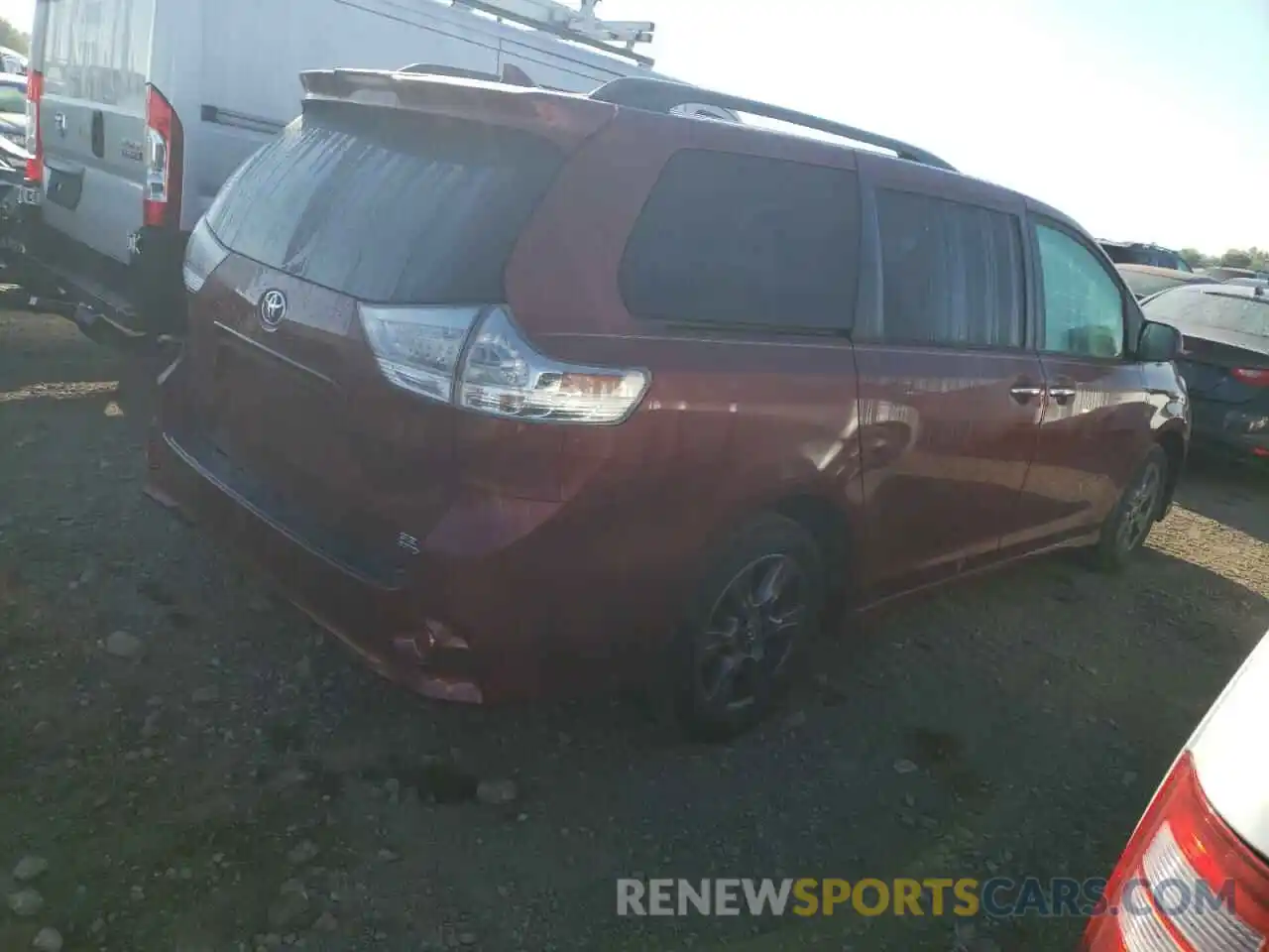 4 Photograph of a damaged car 5TDEZ3DC5LS238574 TOYOTA SIENNA 2020