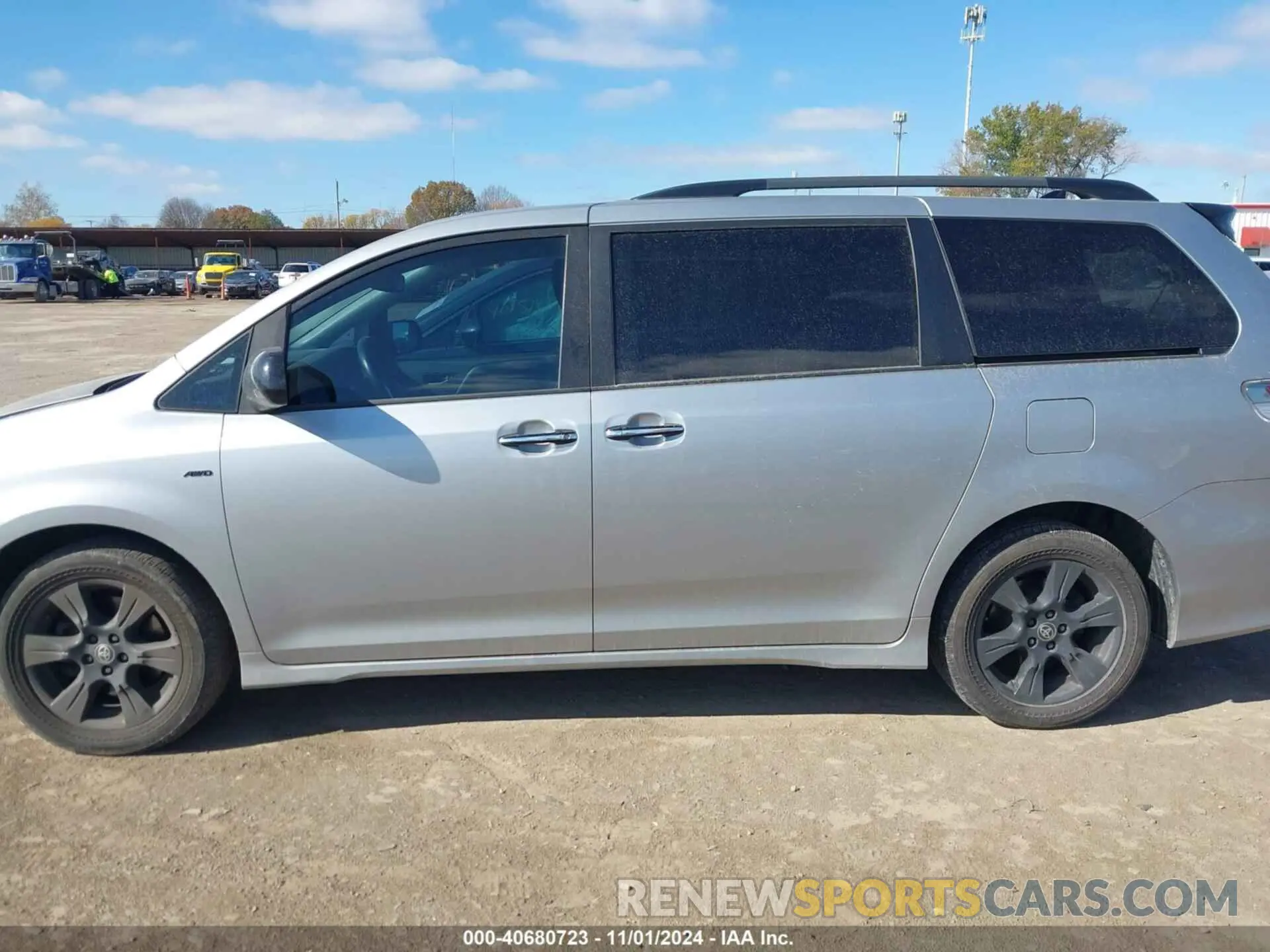 14 Photograph of a damaged car 5TDEZ3DC7LS244411 TOYOTA SIENNA 2020