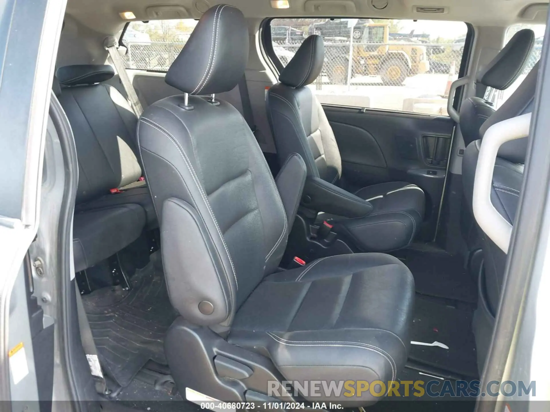 8 Photograph of a damaged car 5TDEZ3DC7LS244411 TOYOTA SIENNA 2020