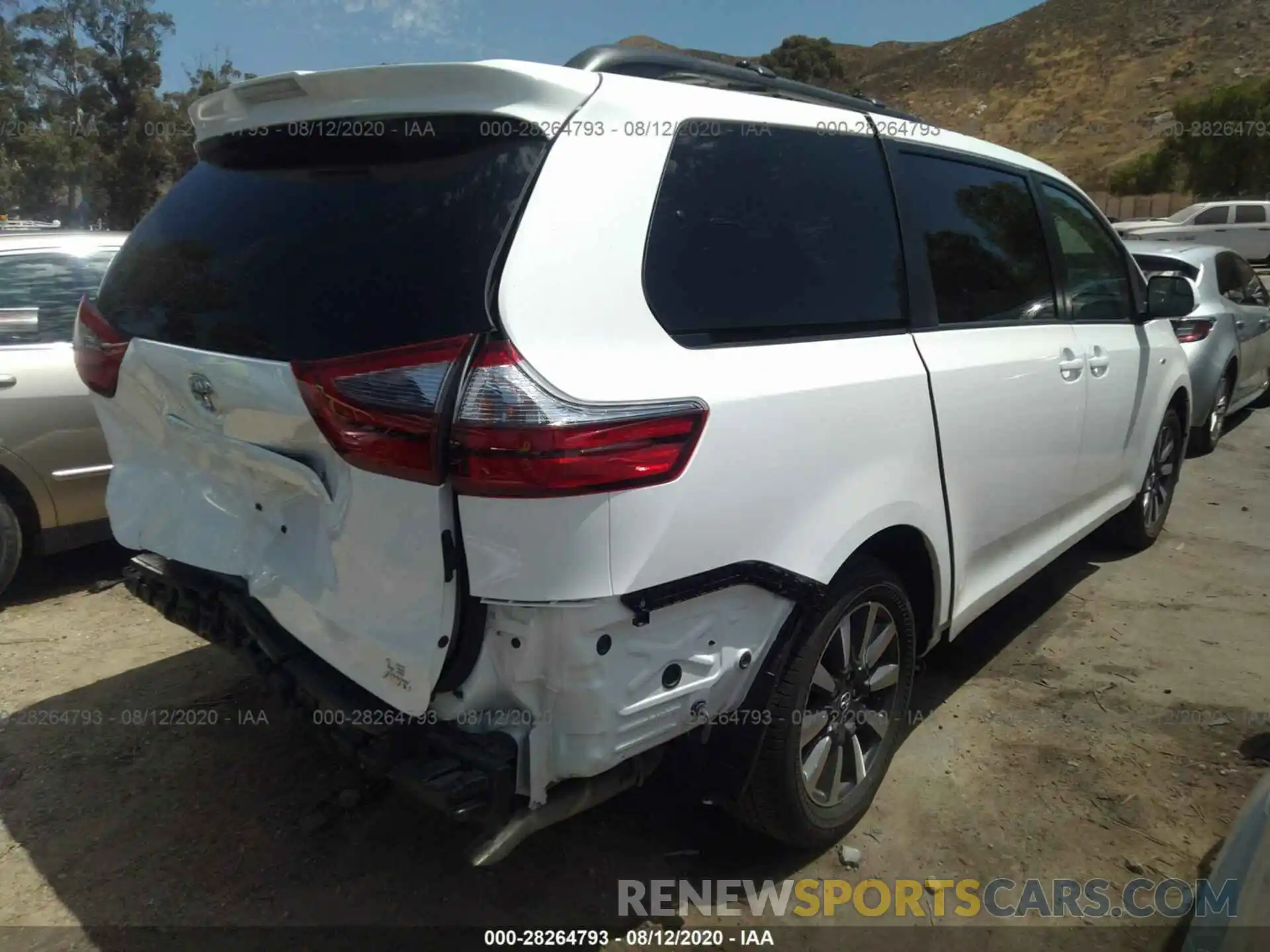 4 Photograph of a damaged car 5TDJZ3DC0LS230168 TOYOTA SIENNA 2020