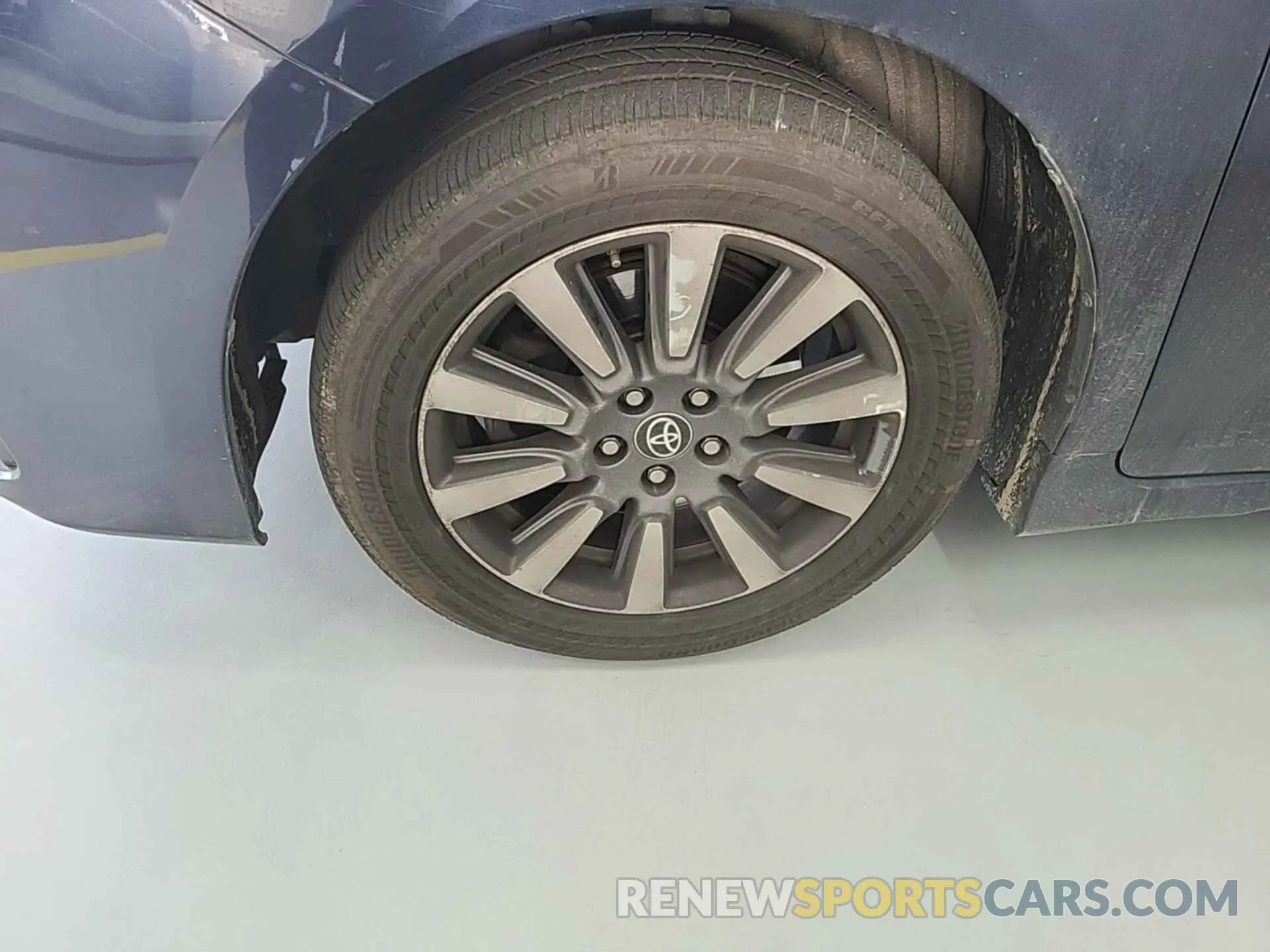 10 Photograph of a damaged car 5TDJZ3DC3LS250995 TOYOTA SIENNA 2020