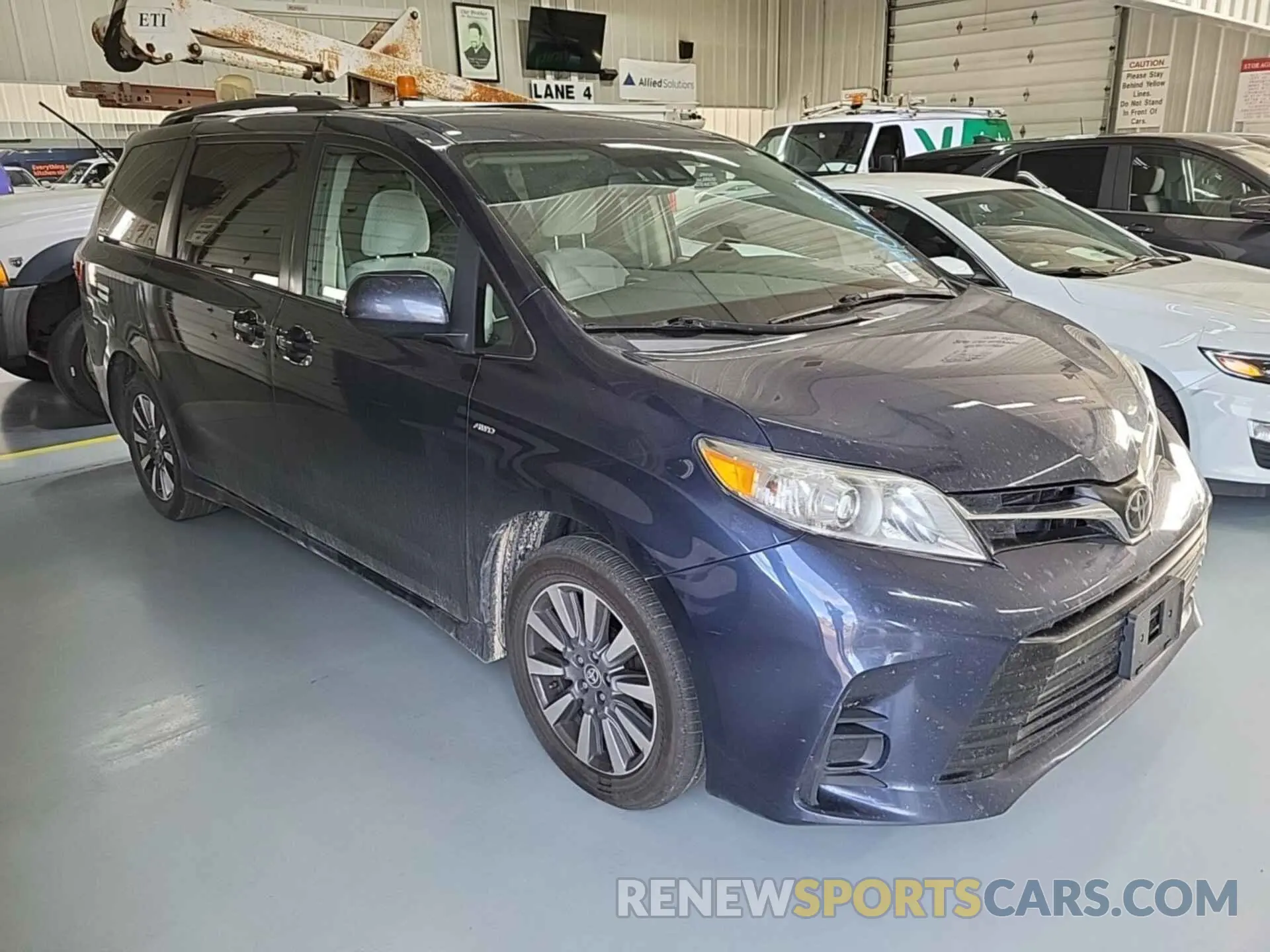 12 Photograph of a damaged car 5TDJZ3DC3LS250995 TOYOTA SIENNA 2020