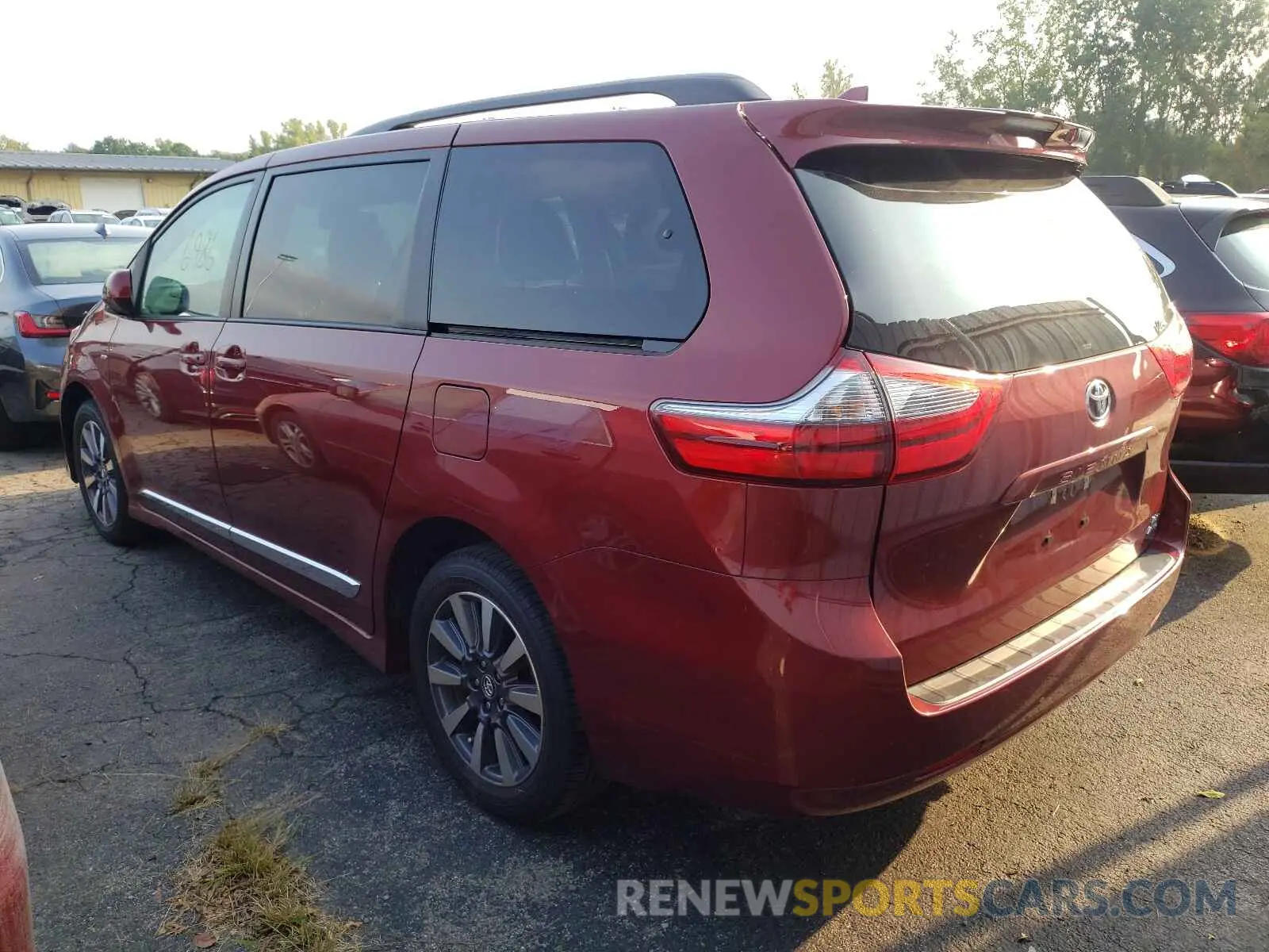 3 Photograph of a damaged car 5TDJZ3DC5LS239741 TOYOTA SIENNA 2020
